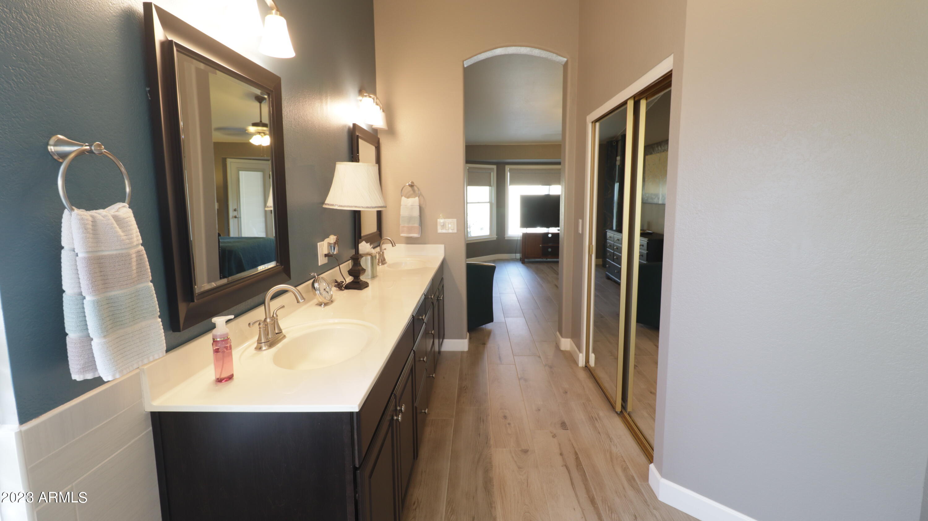 1432 W SHERRI Drive