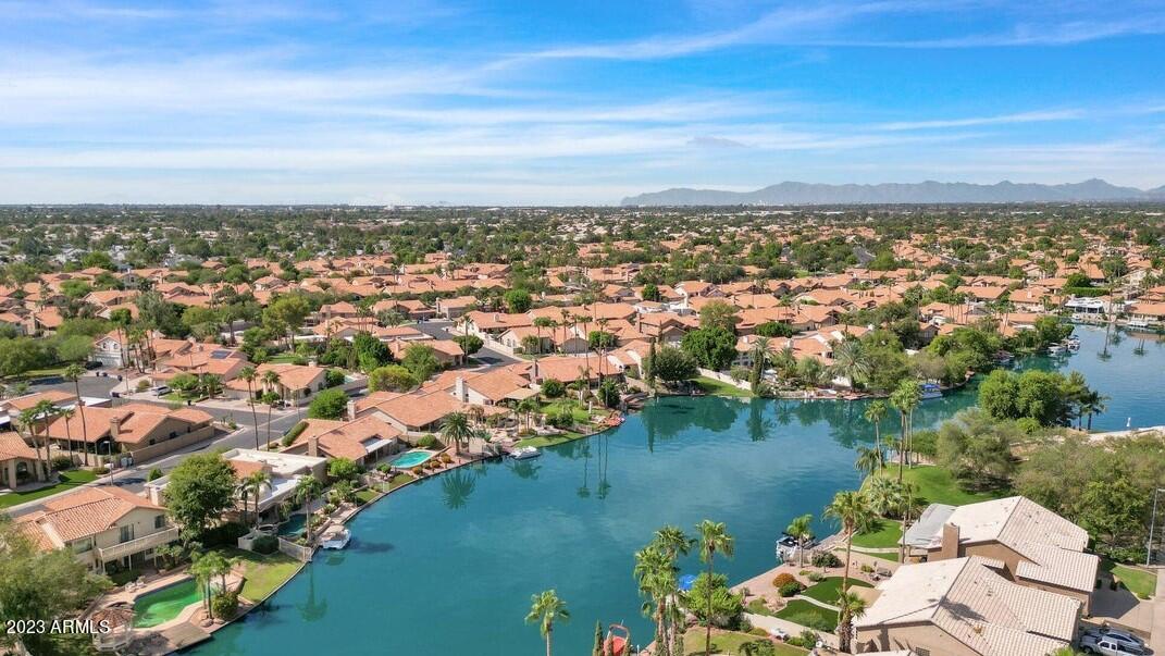 1432 W SHERRI Drive