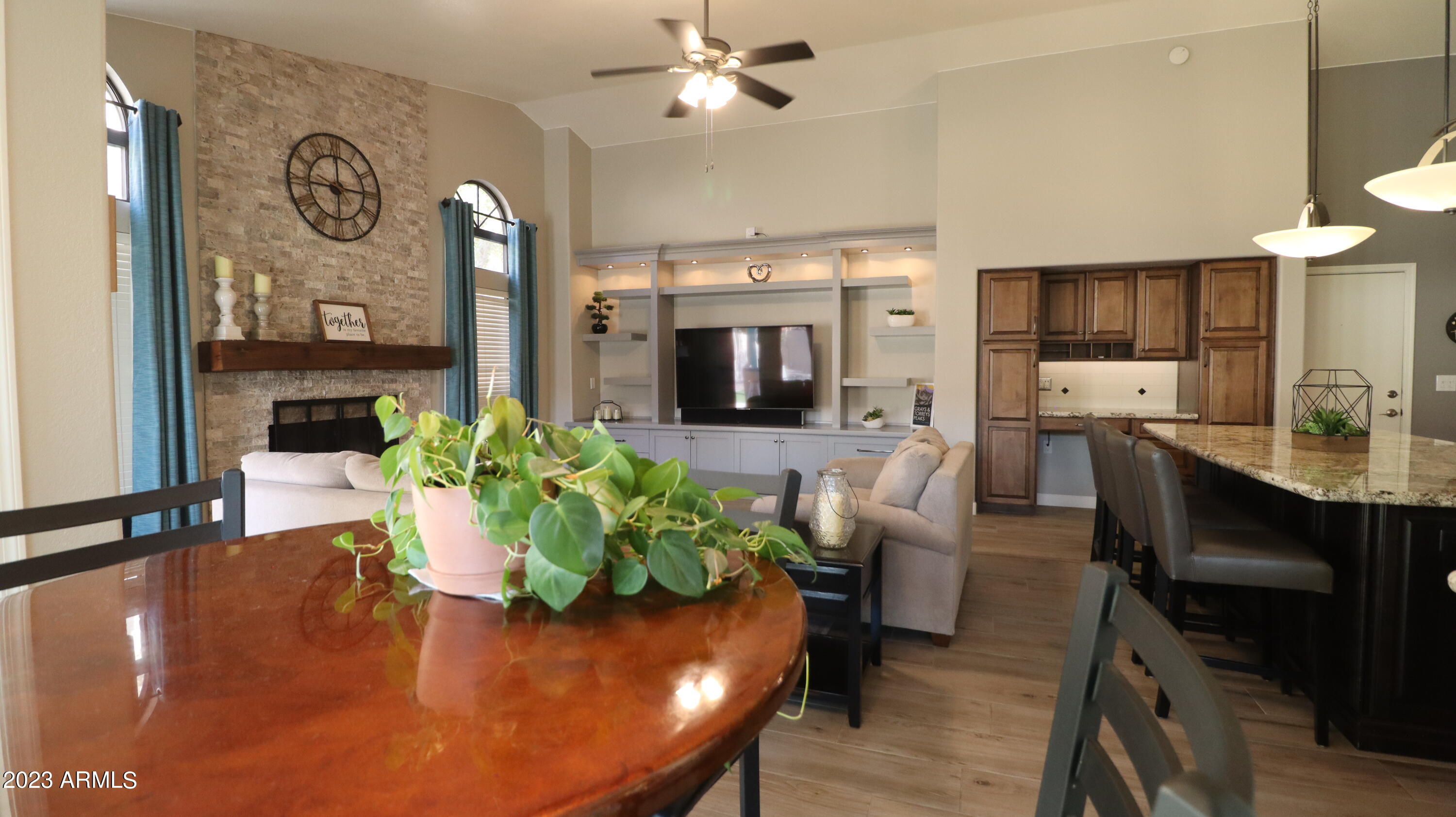 1432 W SHERRI Drive