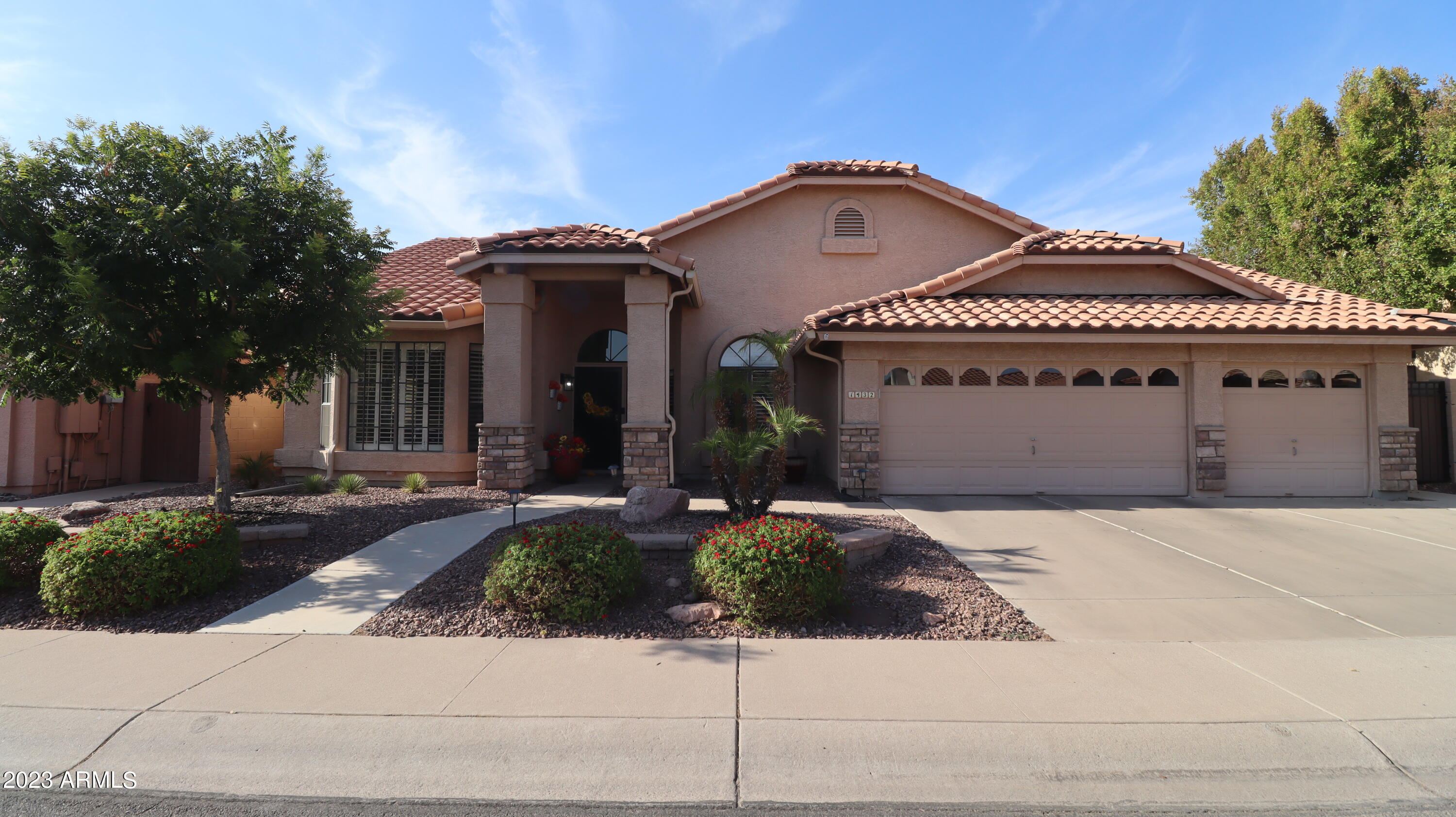 1432 W SHERRI Drive