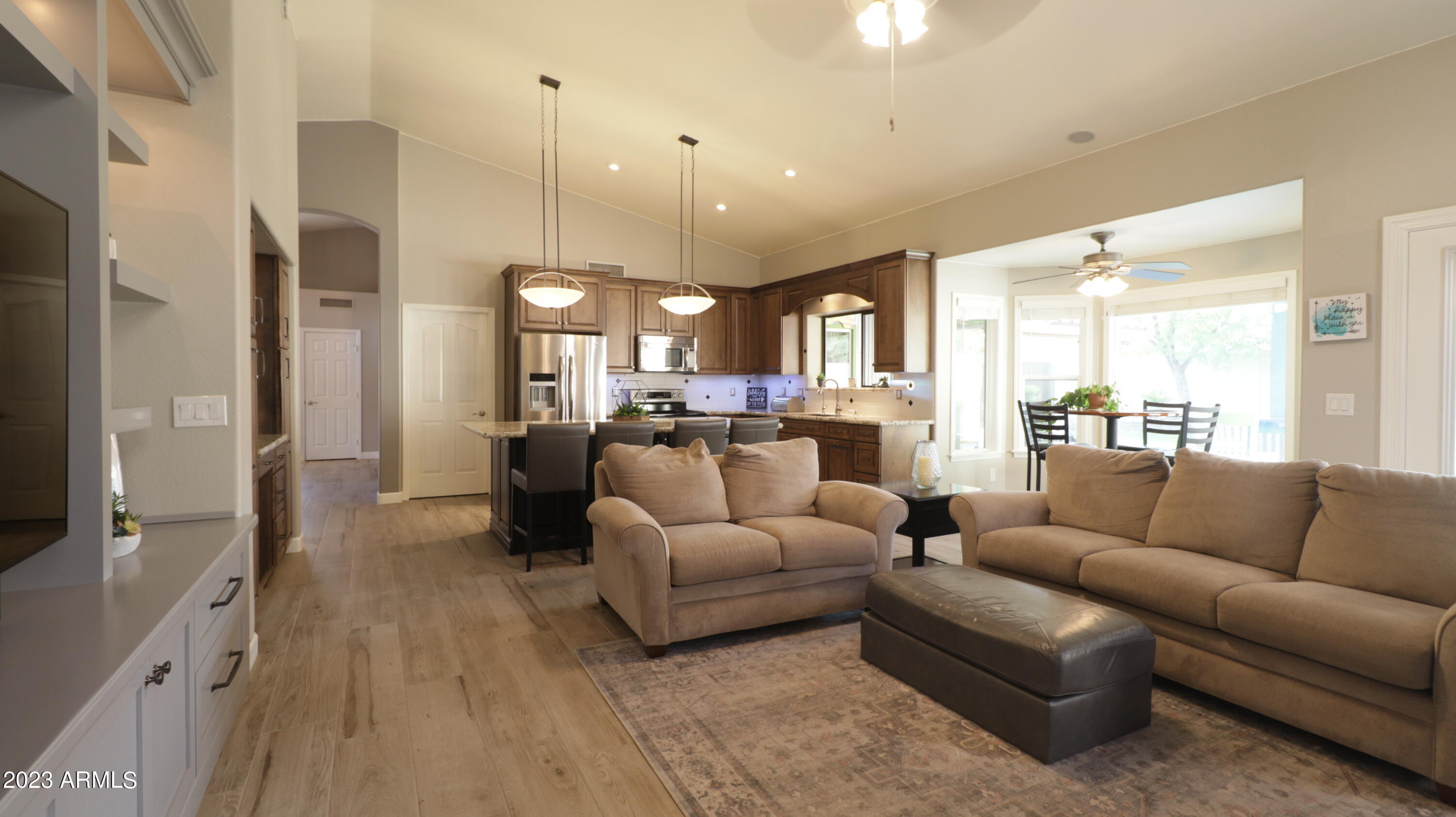 1432 W SHERRI Drive