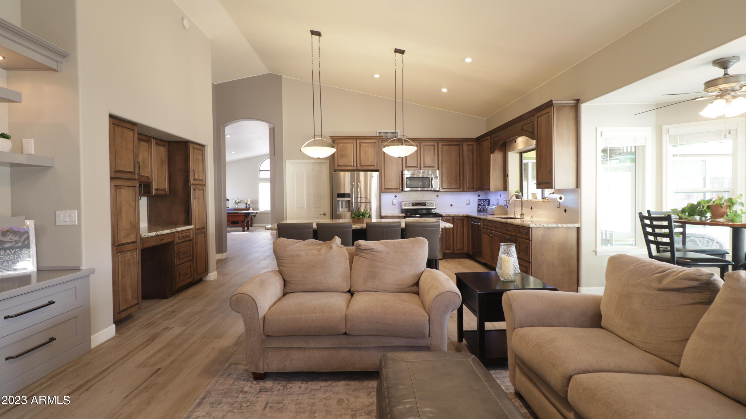 1432 W SHERRI Drive
