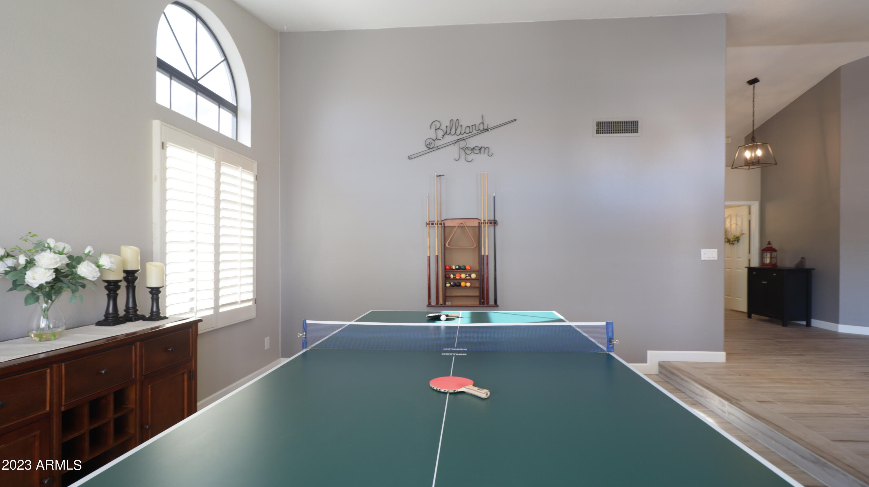 1432 W SHERRI Drive
