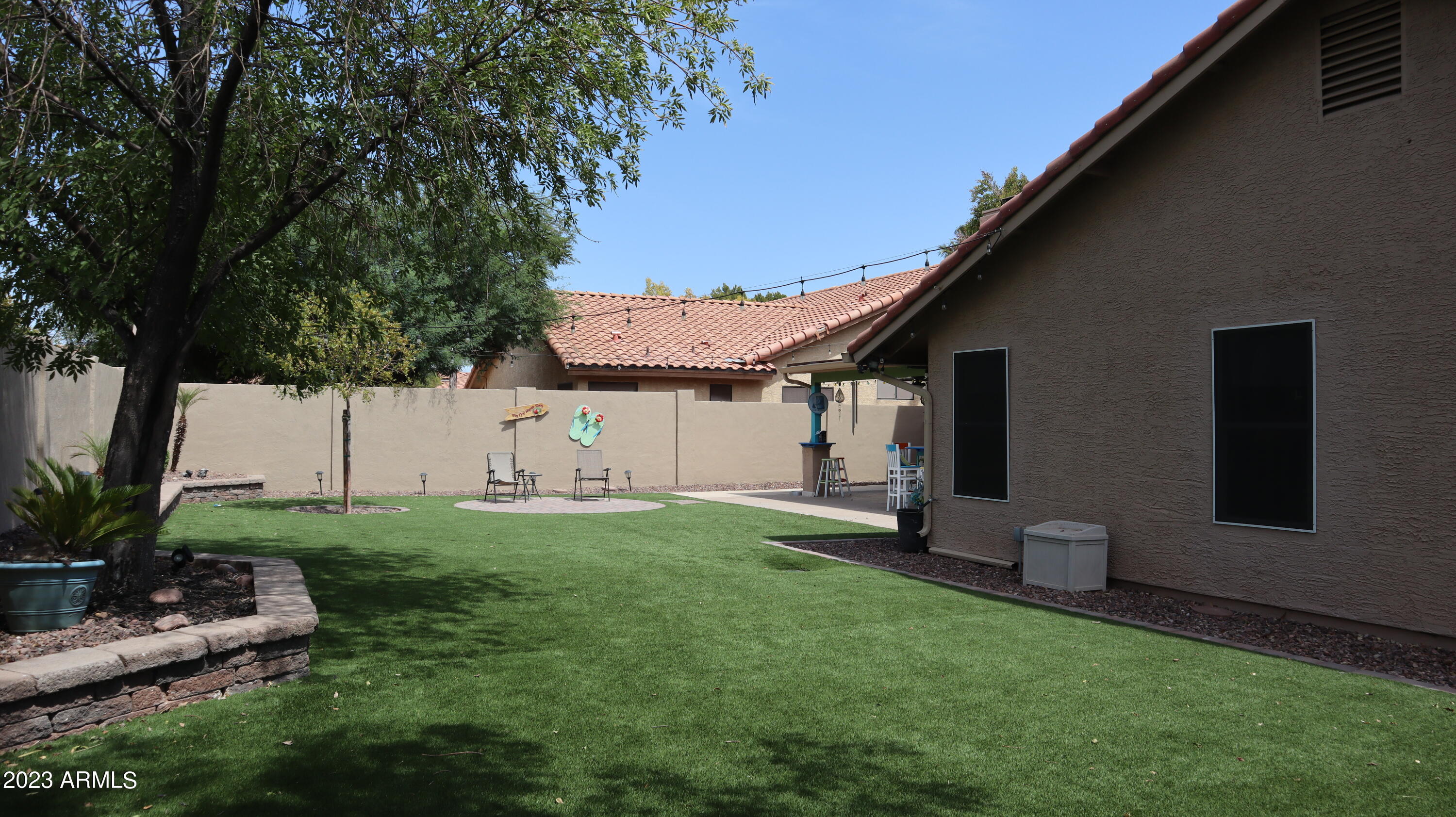1432 W SHERRI Drive