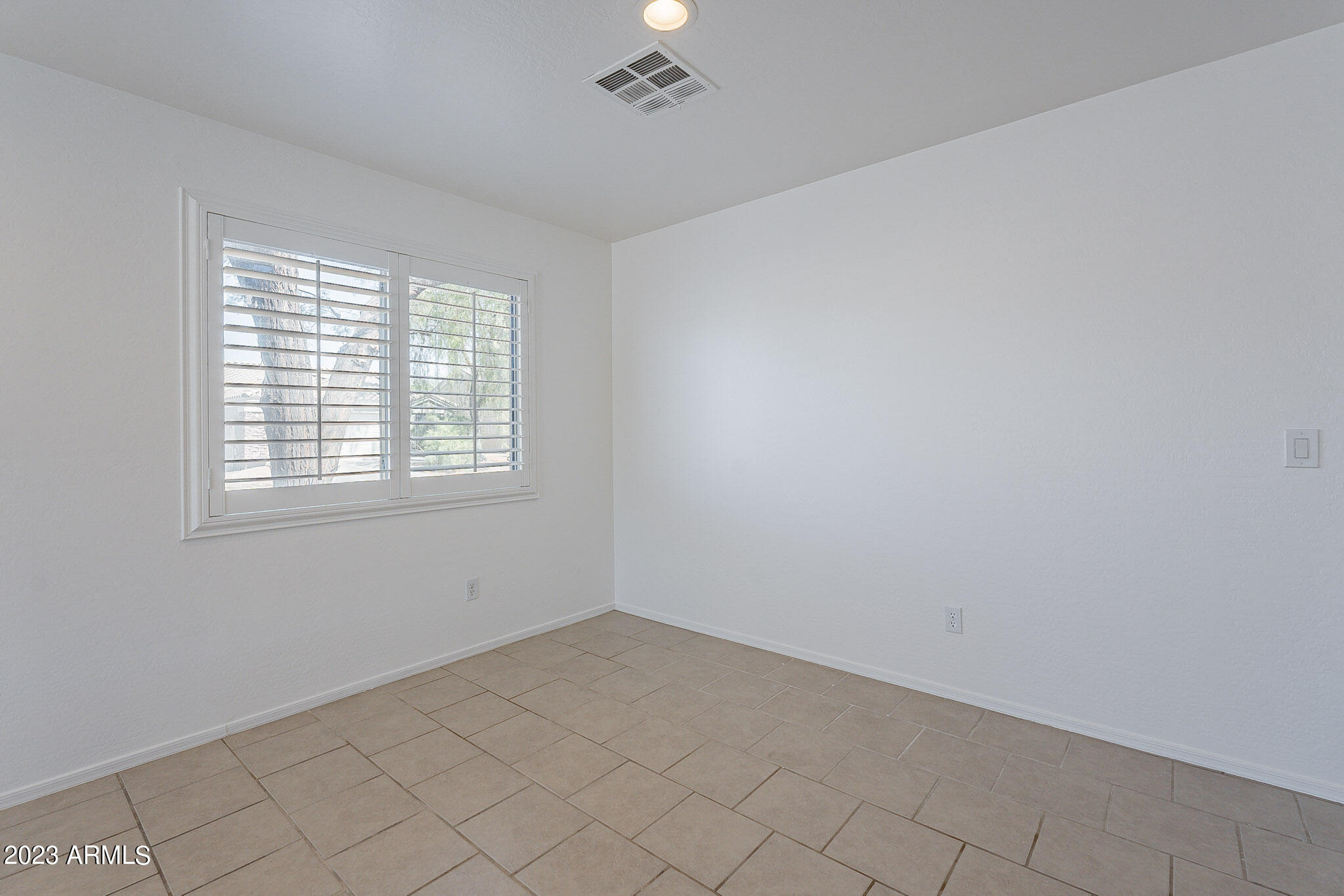 10629 W APACHE Street