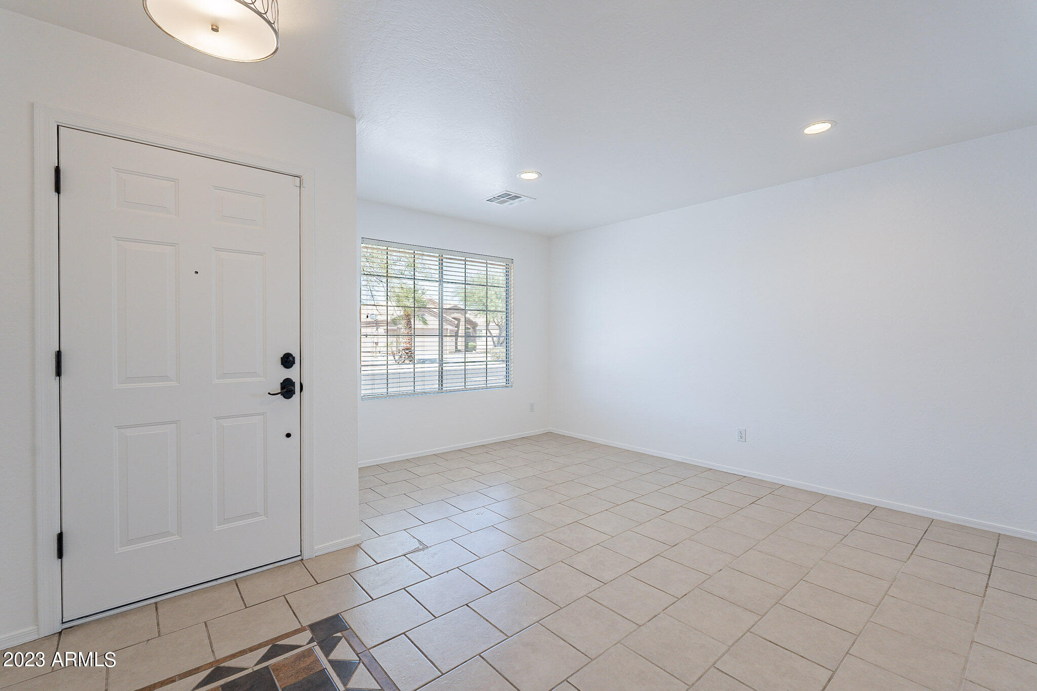10629 W APACHE Street