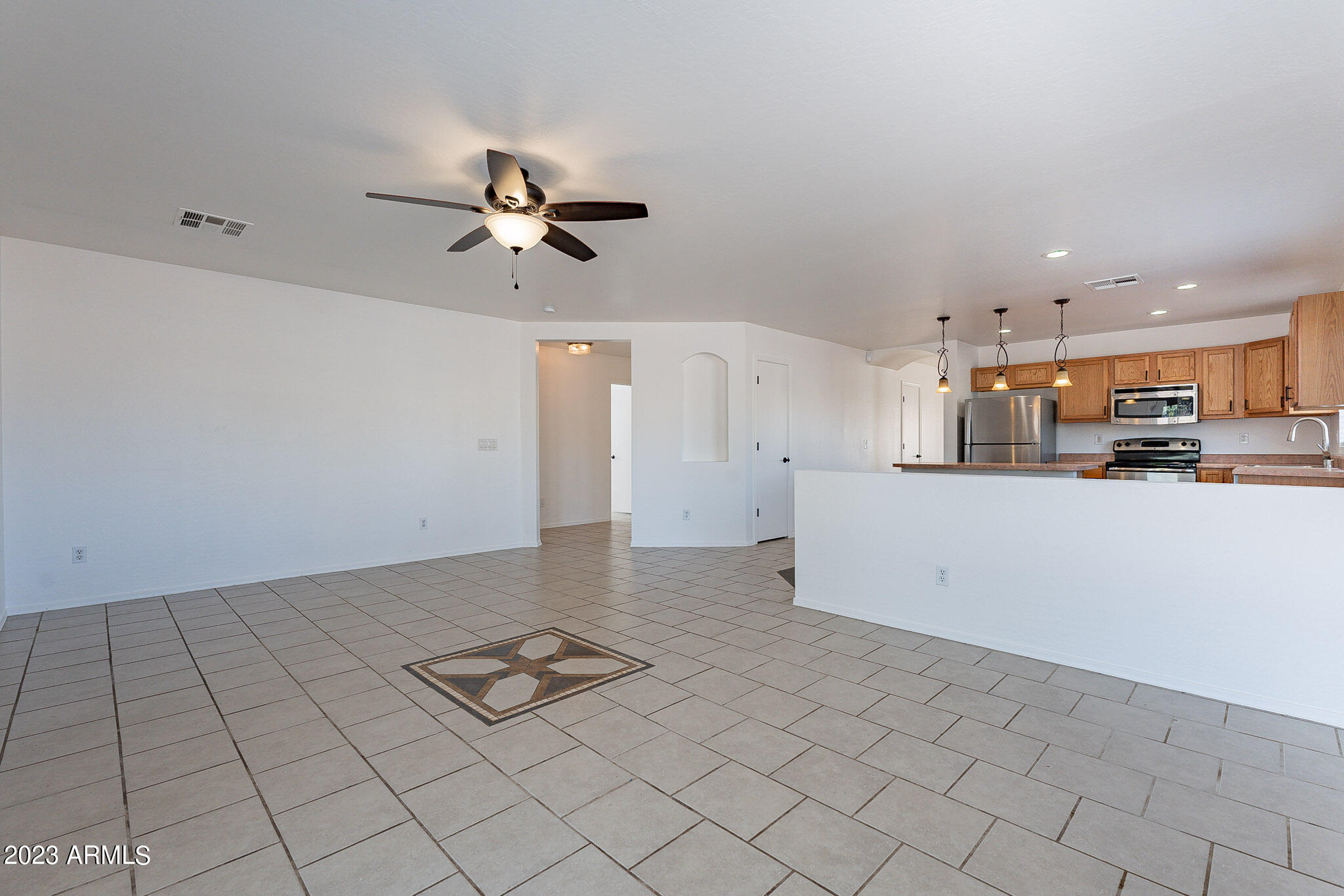 10629 W APACHE Street