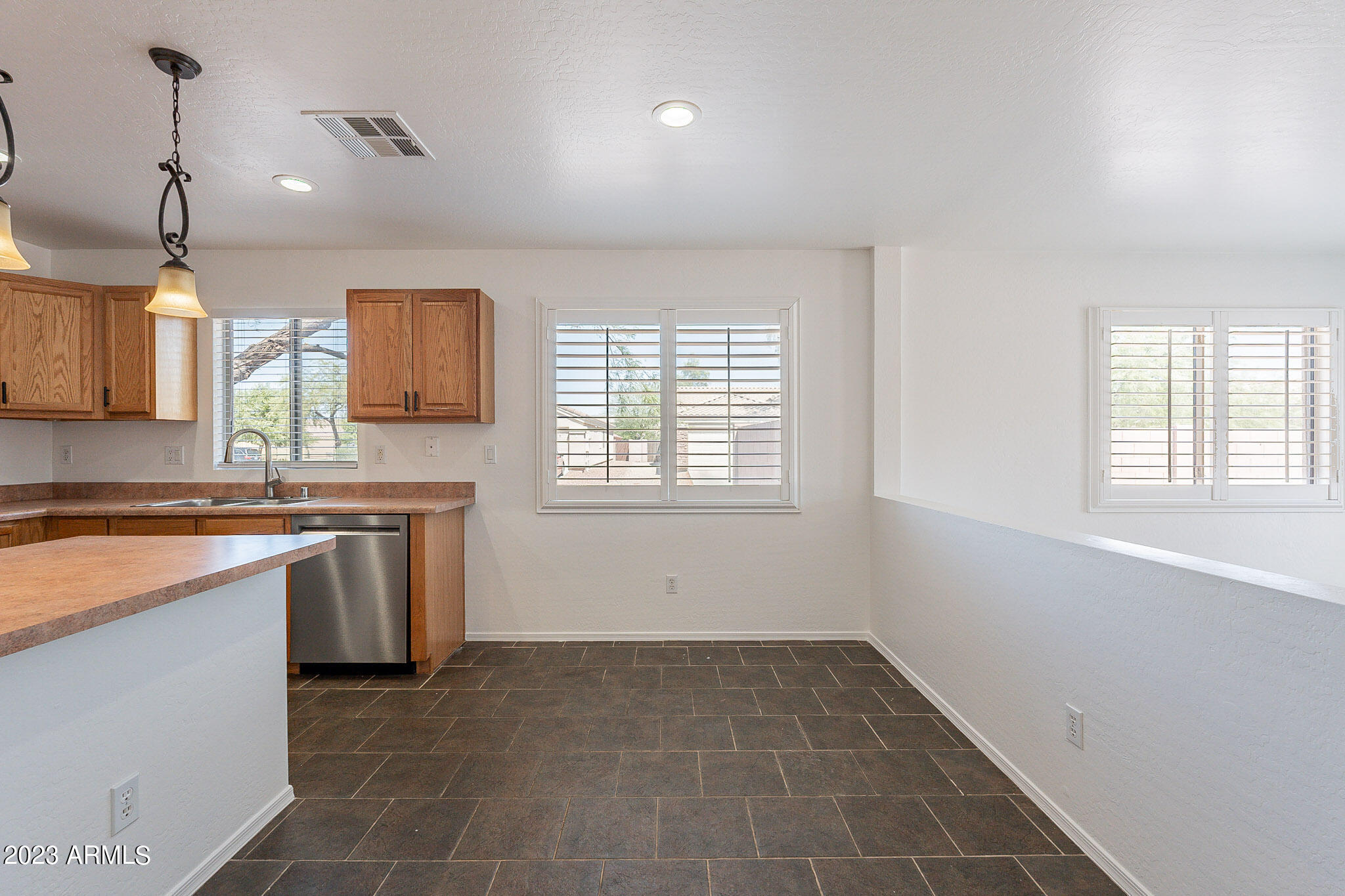 10629 W APACHE Street