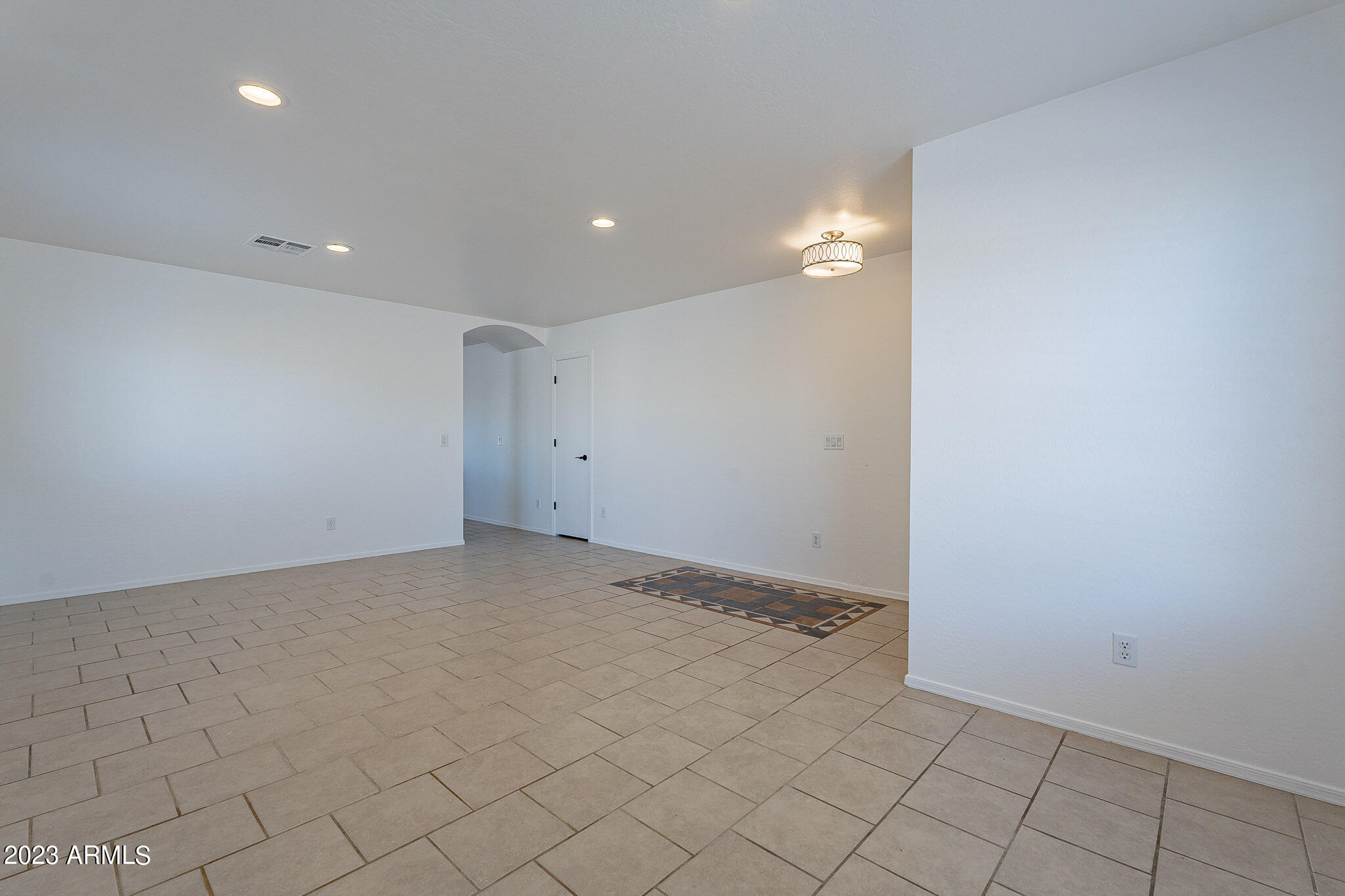 10629 W APACHE Street
