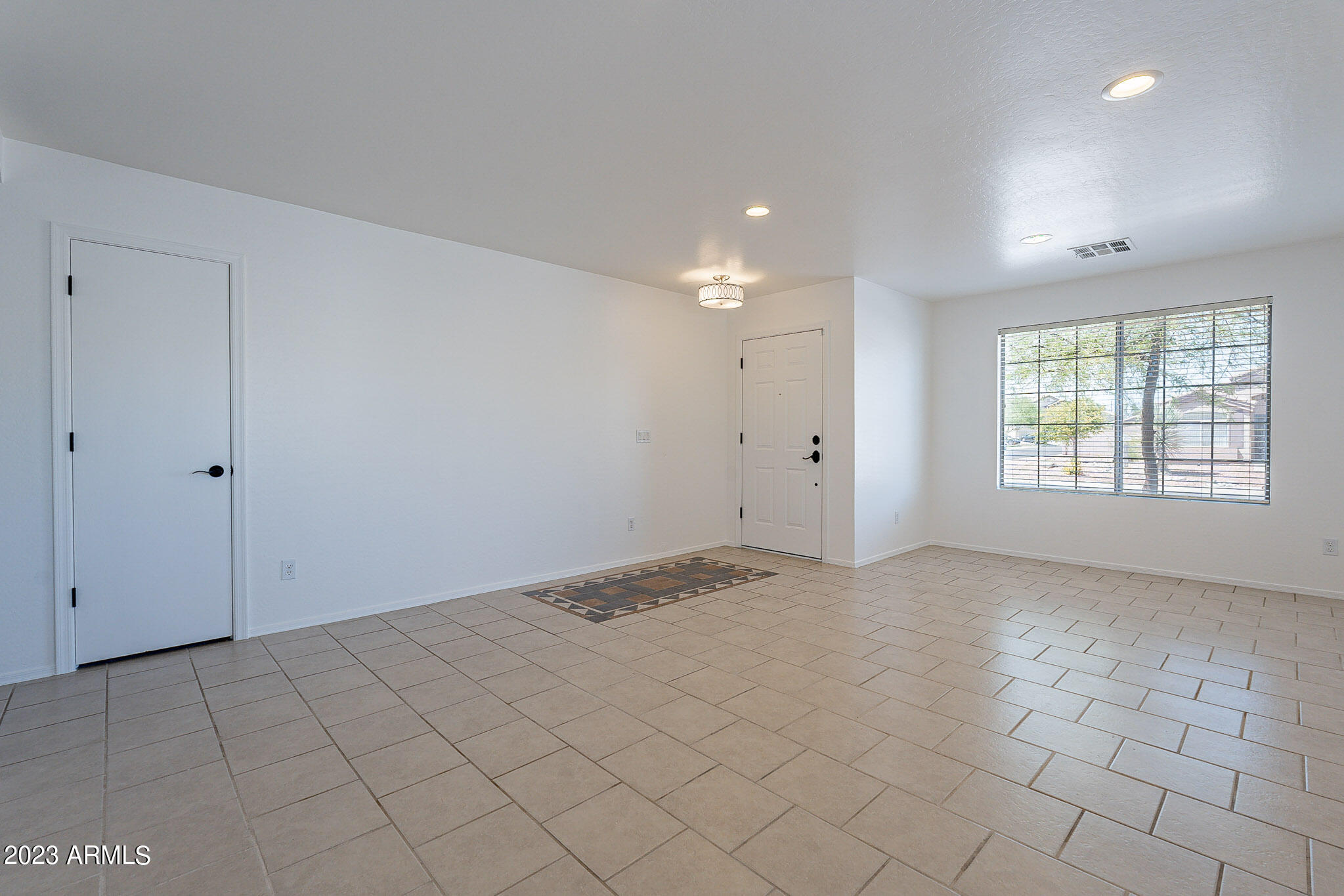10629 W APACHE Street