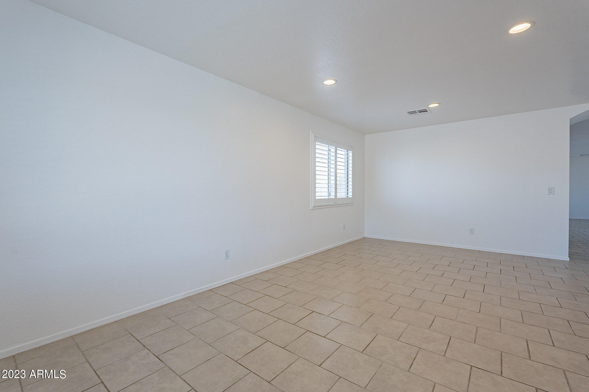 10629 W APACHE Street