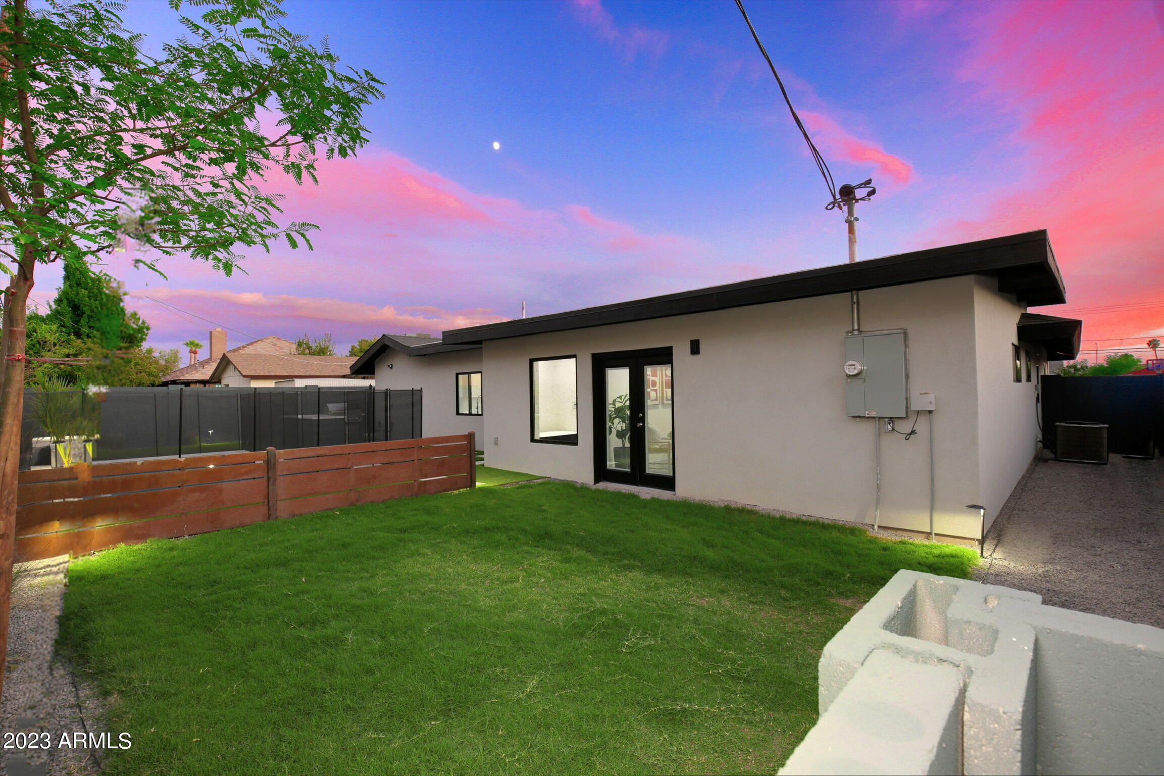 2520 E PIERSON Street
