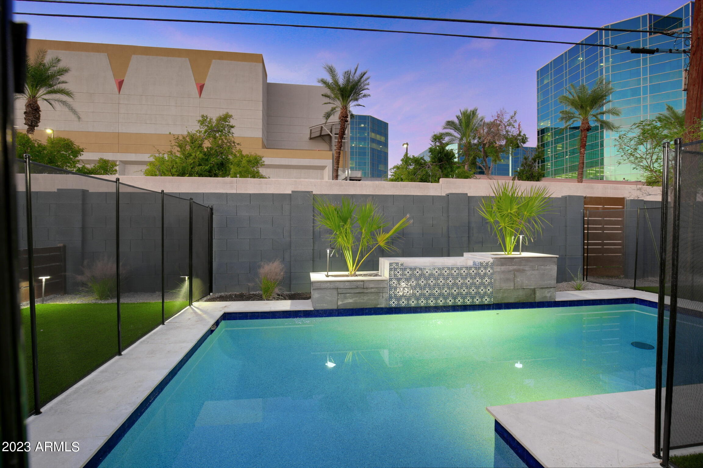 2520 E PIERSON Street