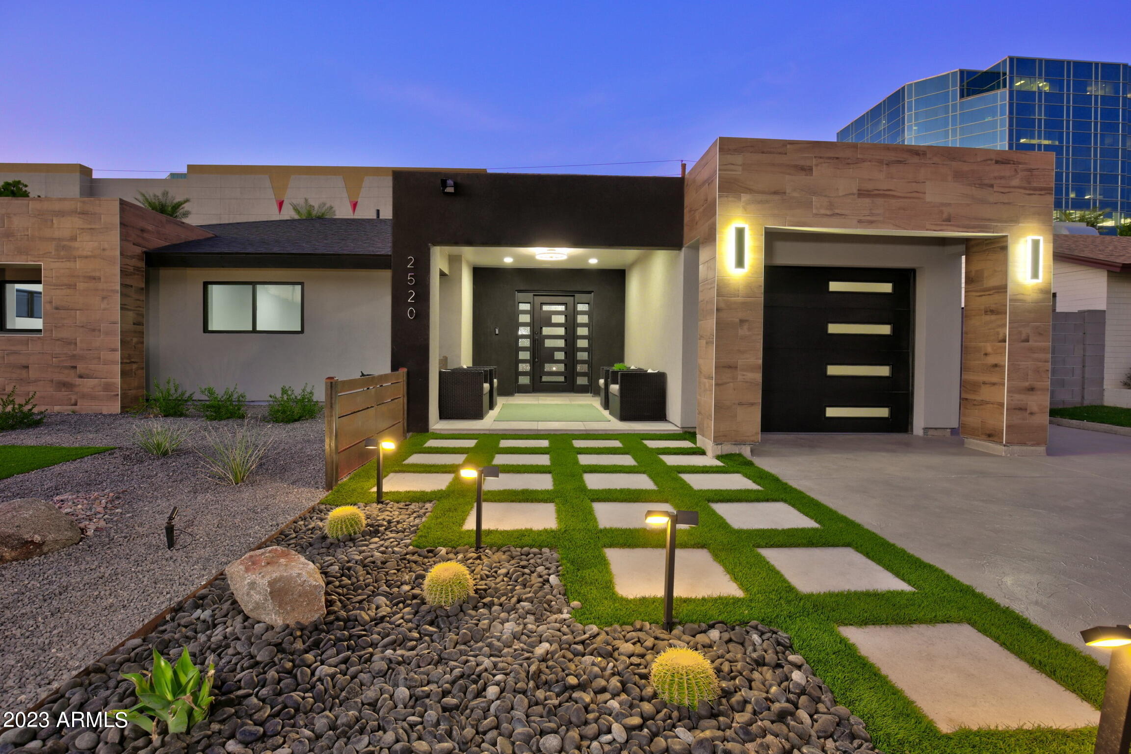 2520 E PIERSON Street