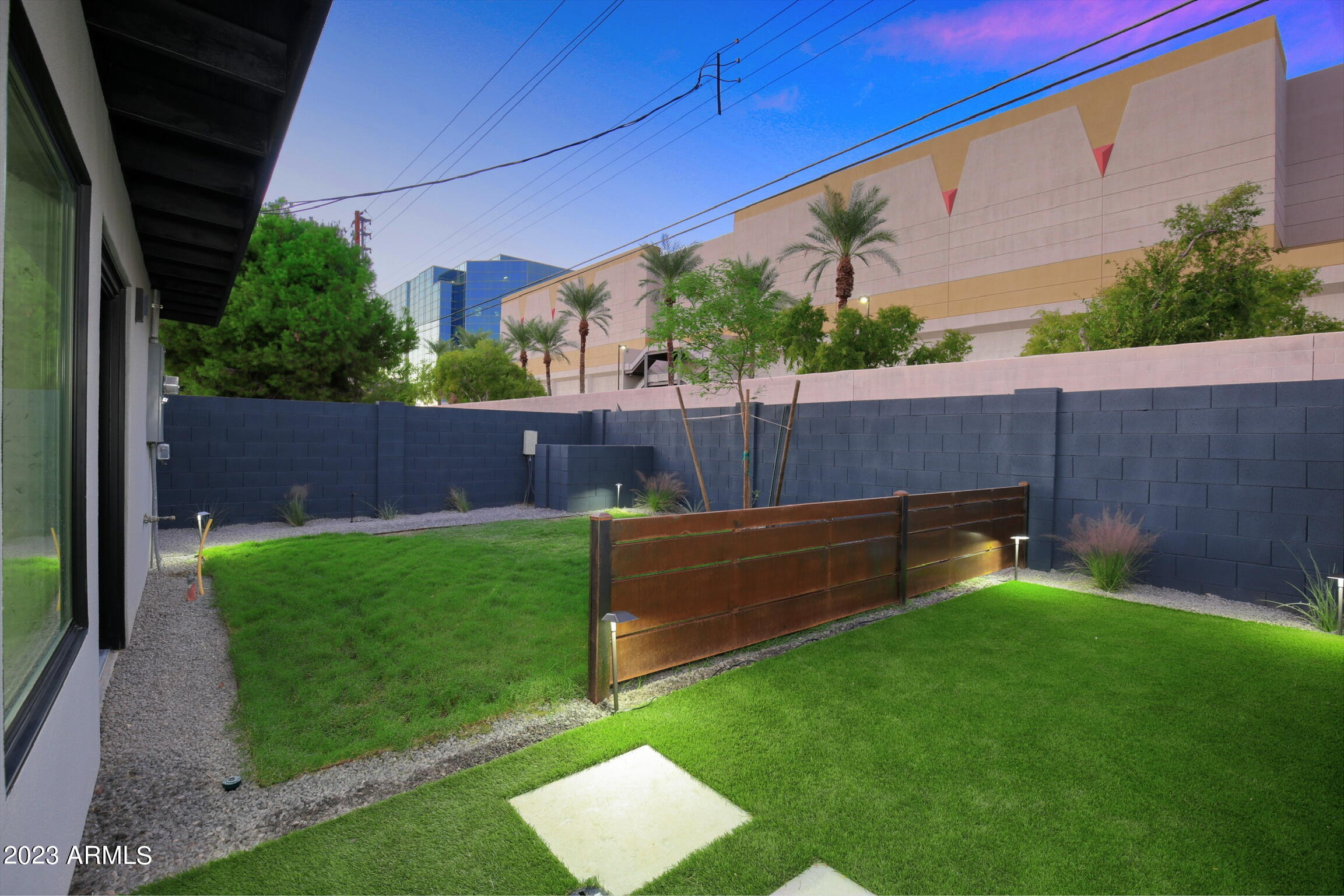 2520 E PIERSON Street