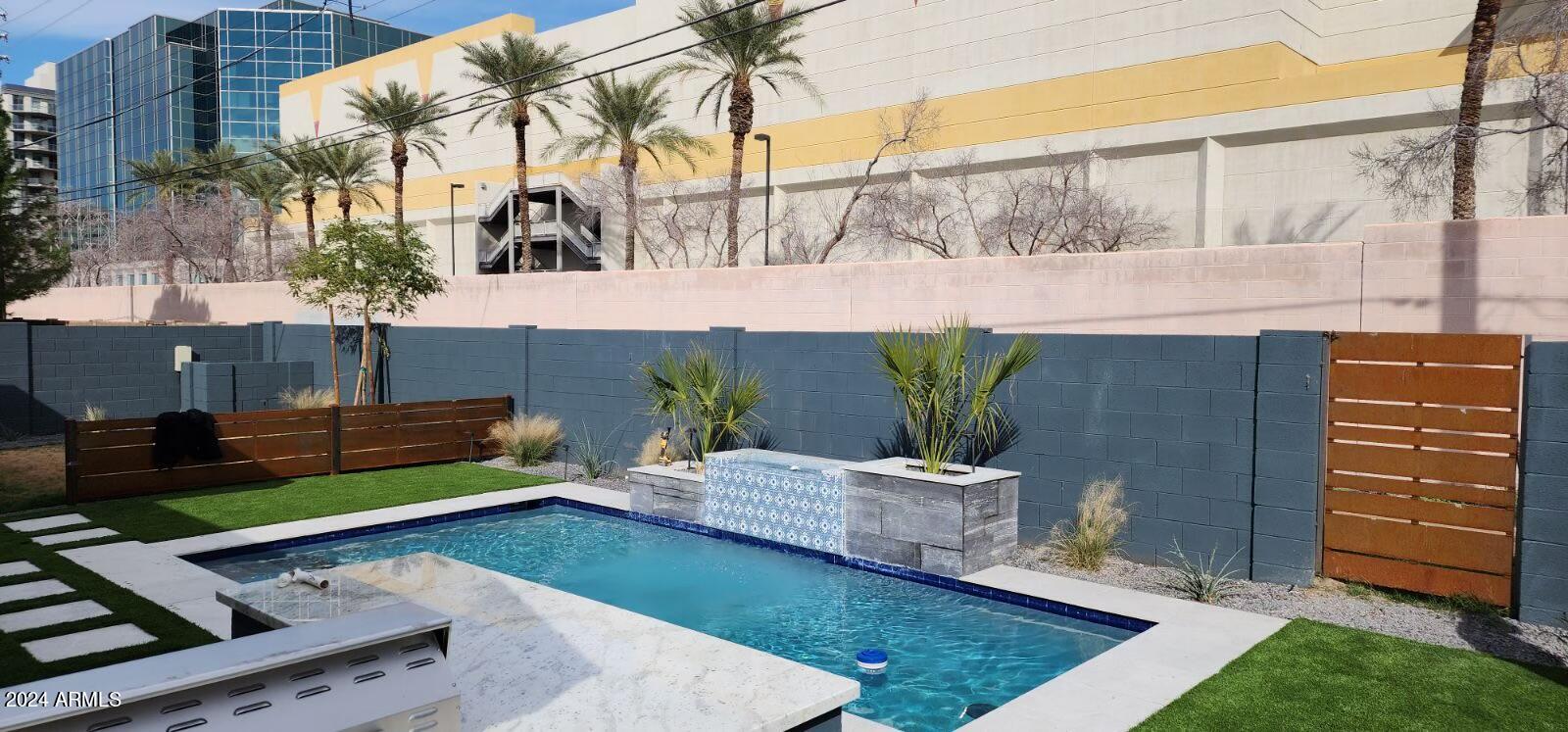 2520 E PIERSON Street