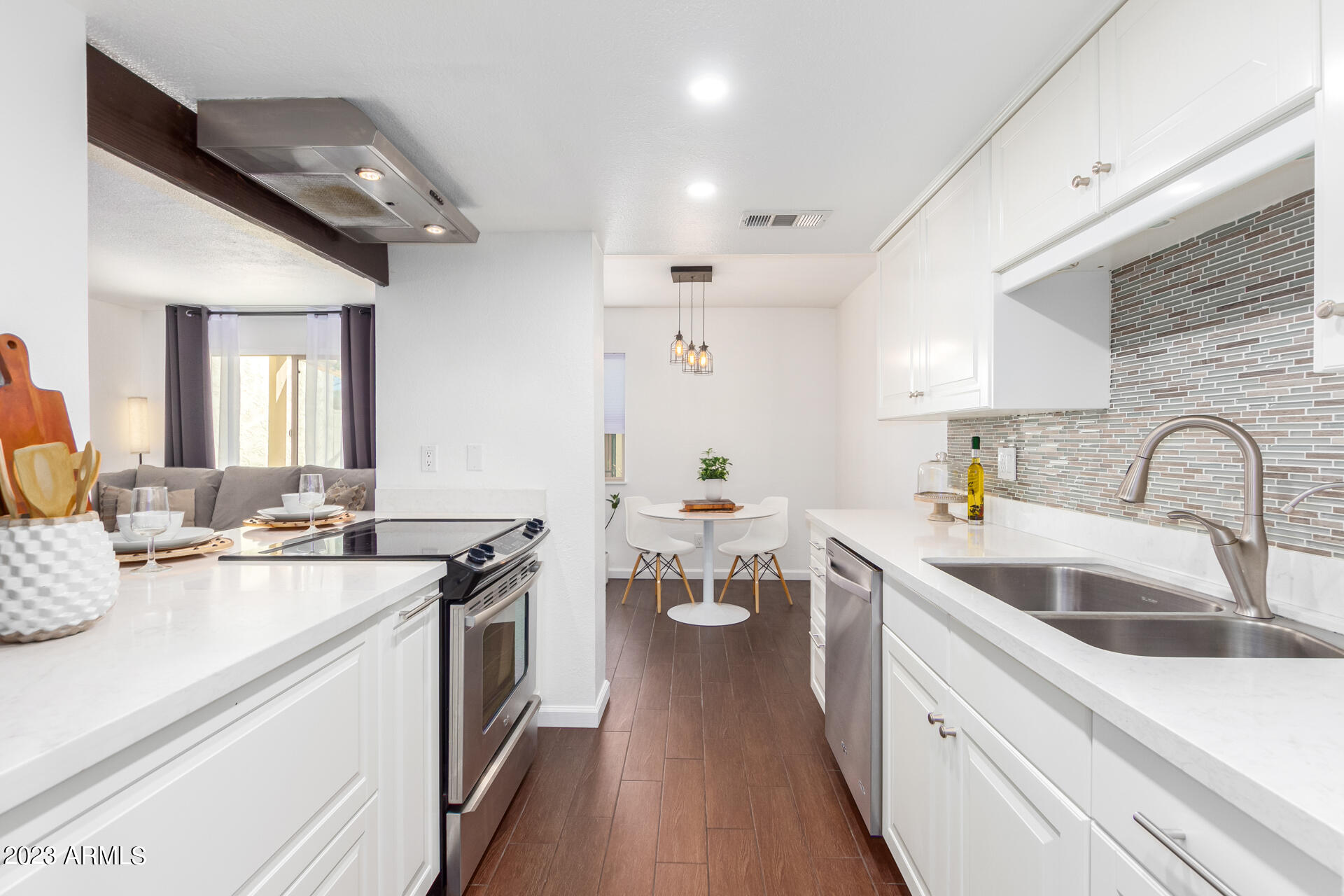 7814 E VALLEY VISTA Drive