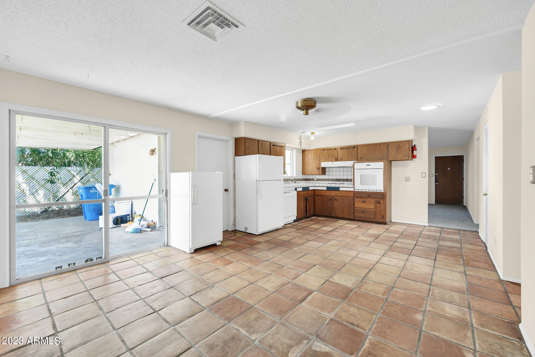 8122 N 41st Drive