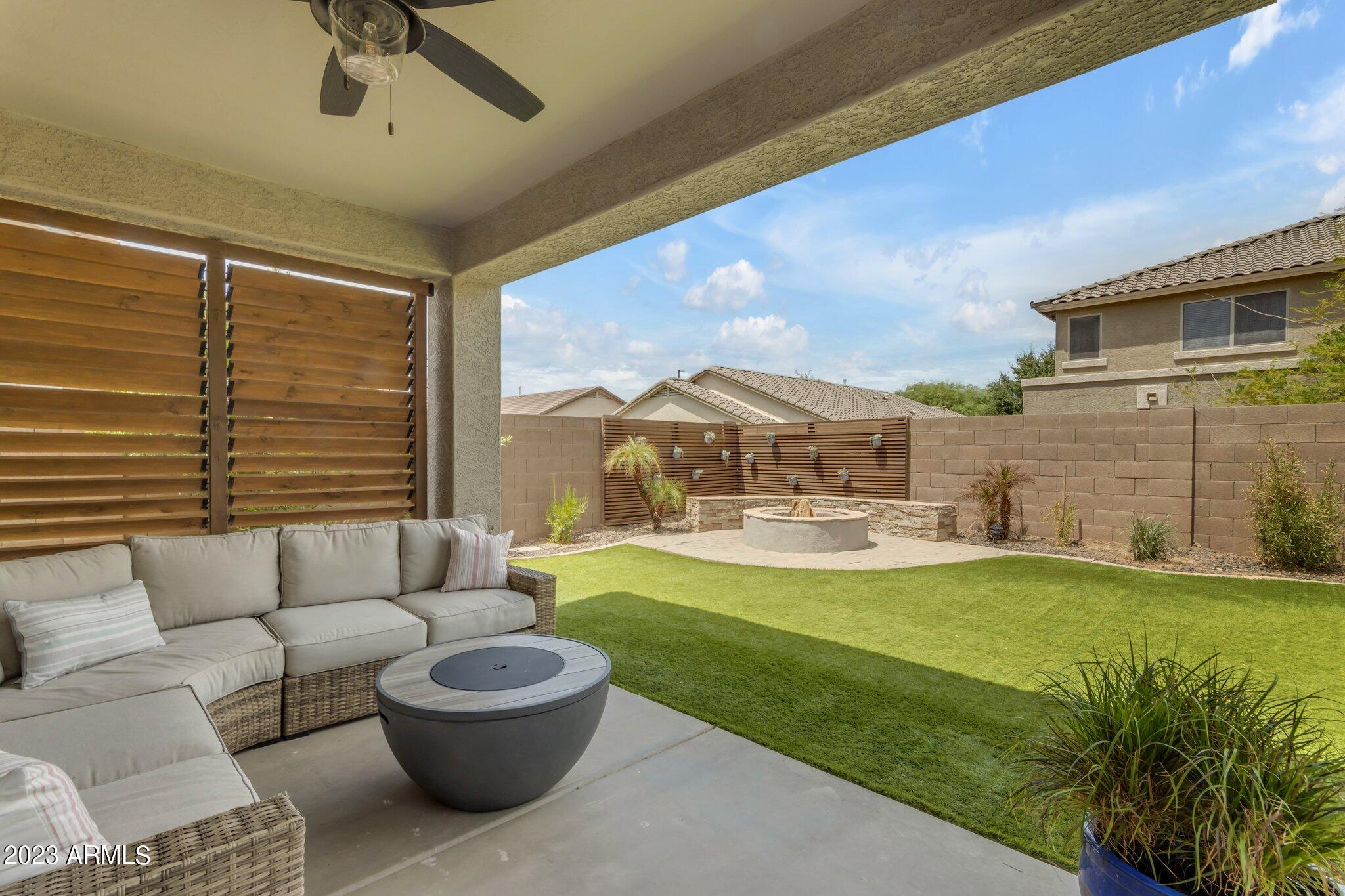 3332 E RAVENSWOOD Drive