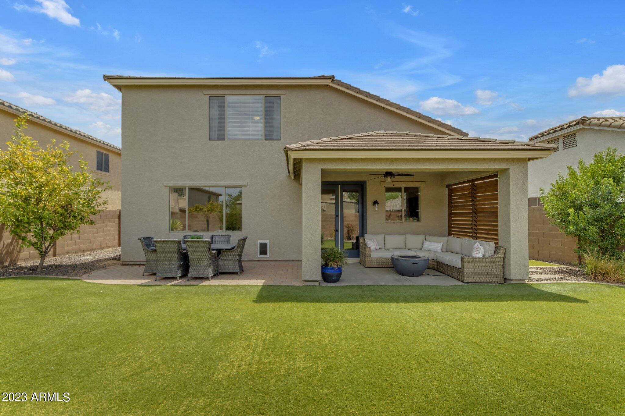 3332 E RAVENSWOOD Drive