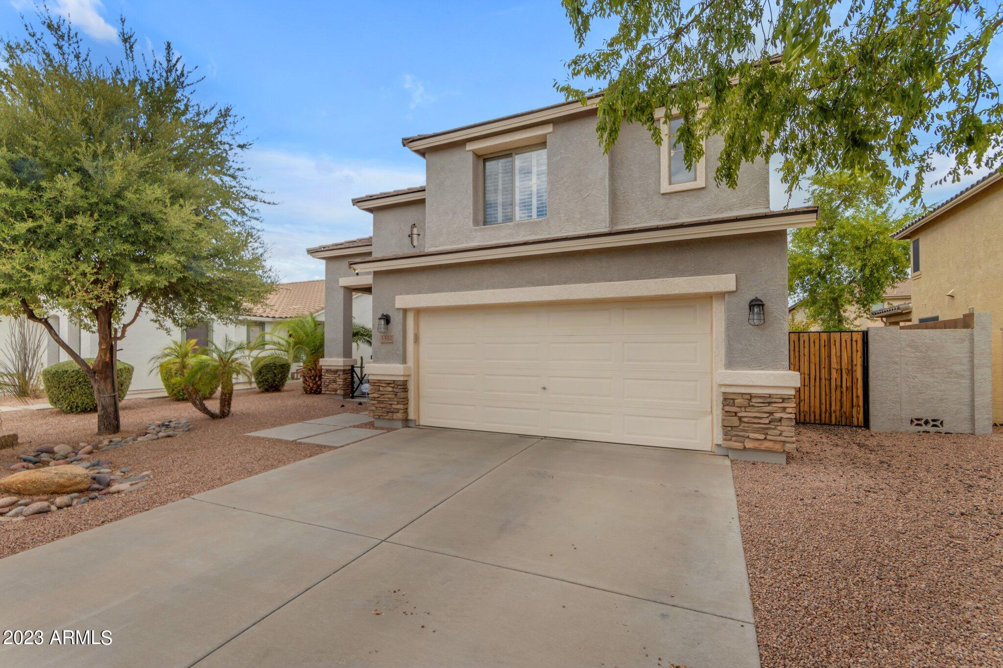 3332 E RAVENSWOOD Drive