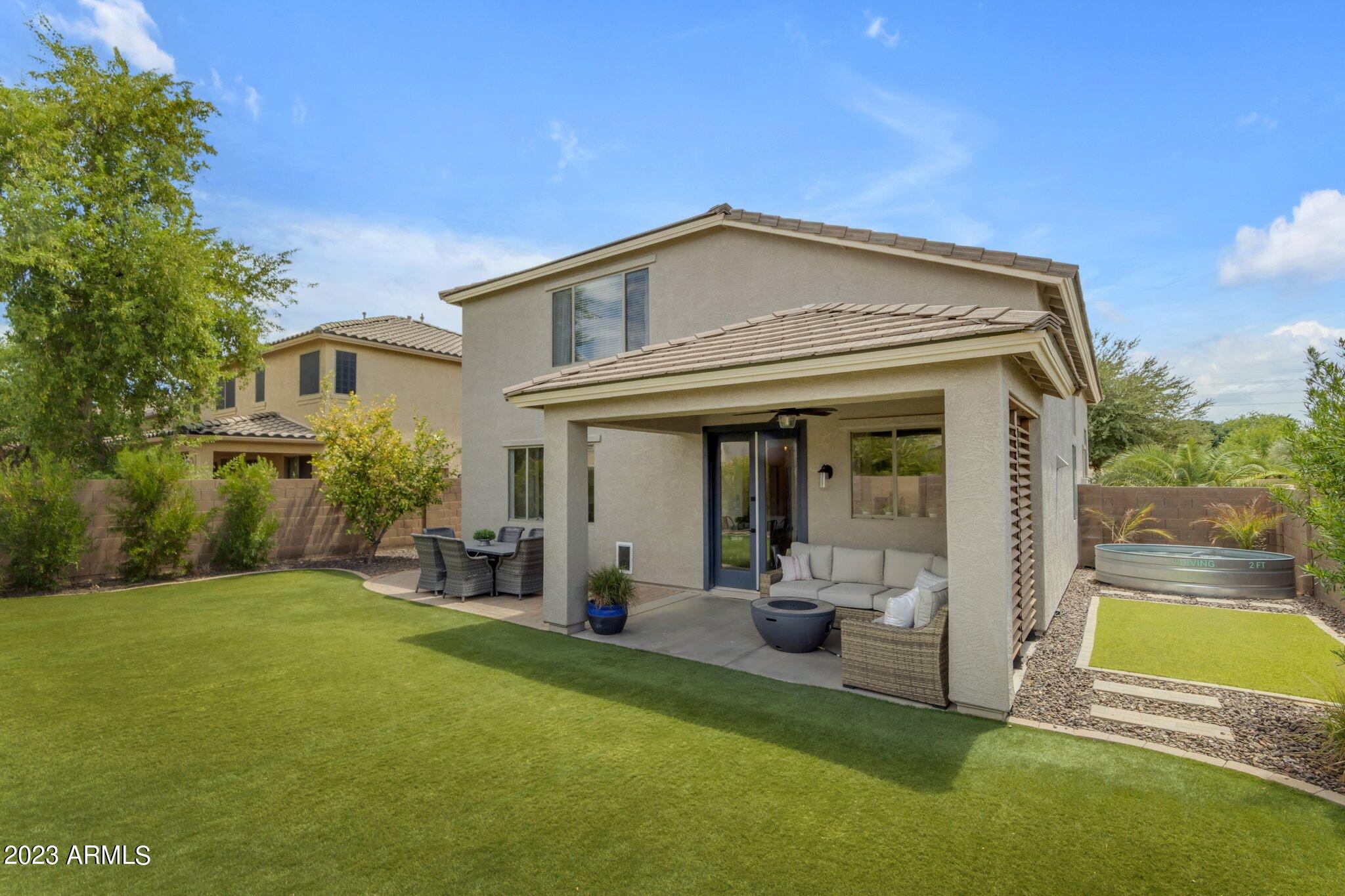 3332 E RAVENSWOOD Drive