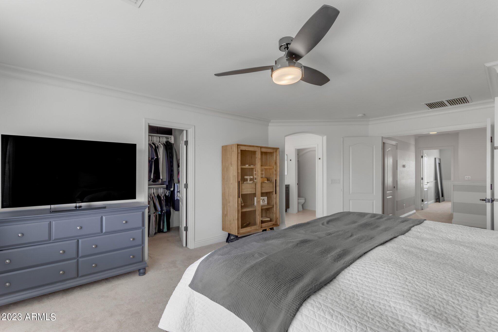 3332 E RAVENSWOOD Drive