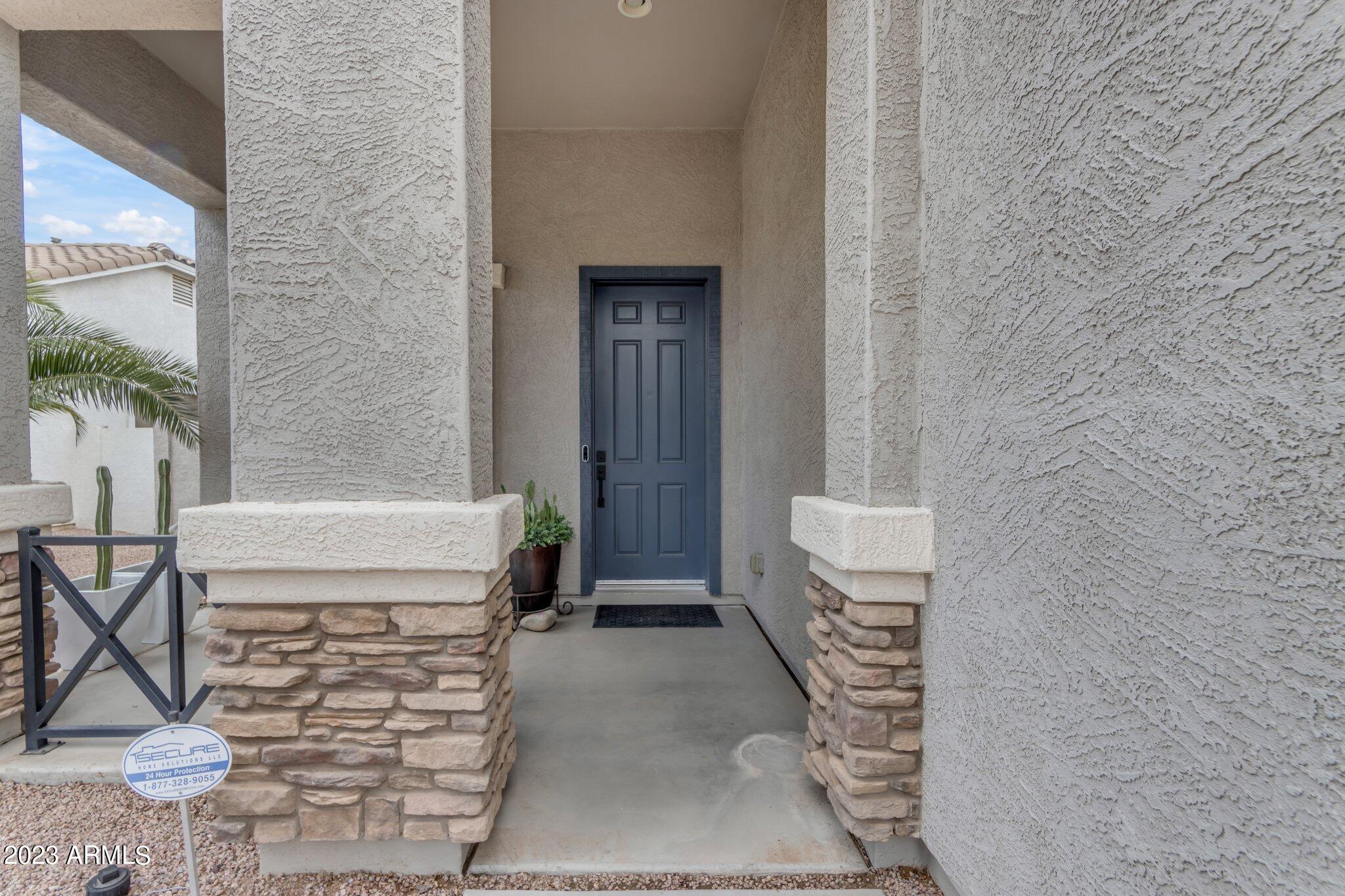 3332 E RAVENSWOOD Drive