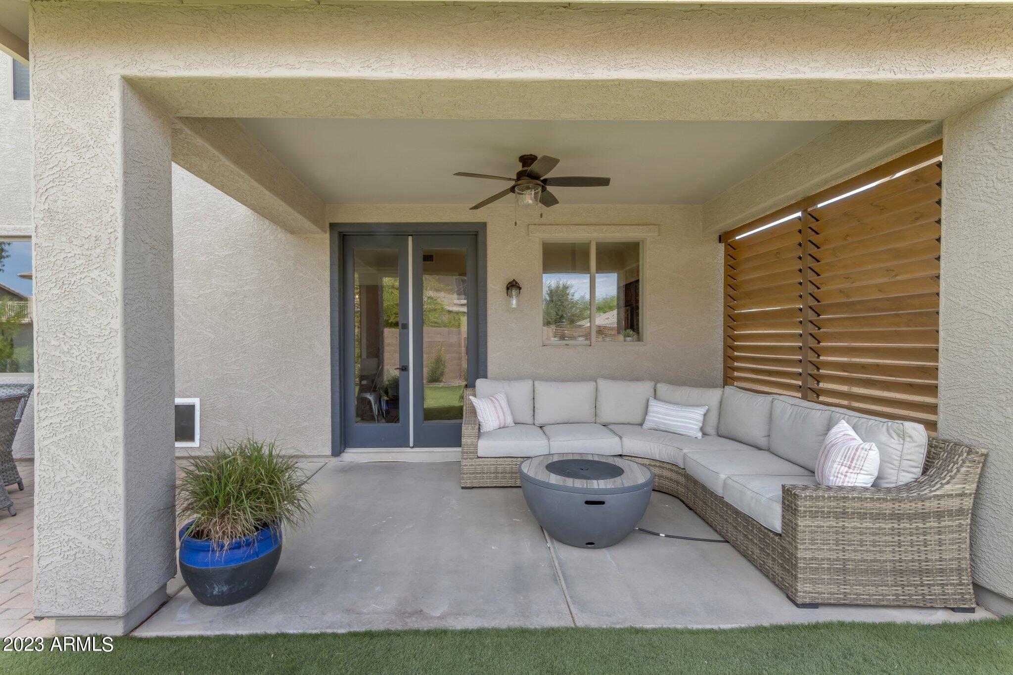 3332 E RAVENSWOOD Drive