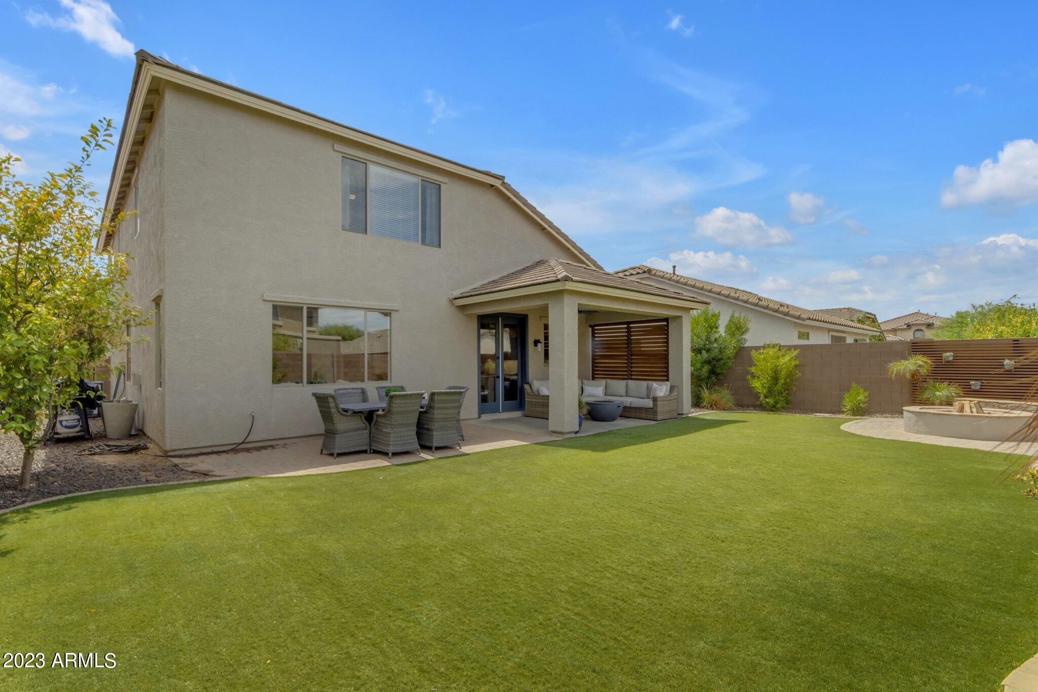 3332 E RAVENSWOOD Drive