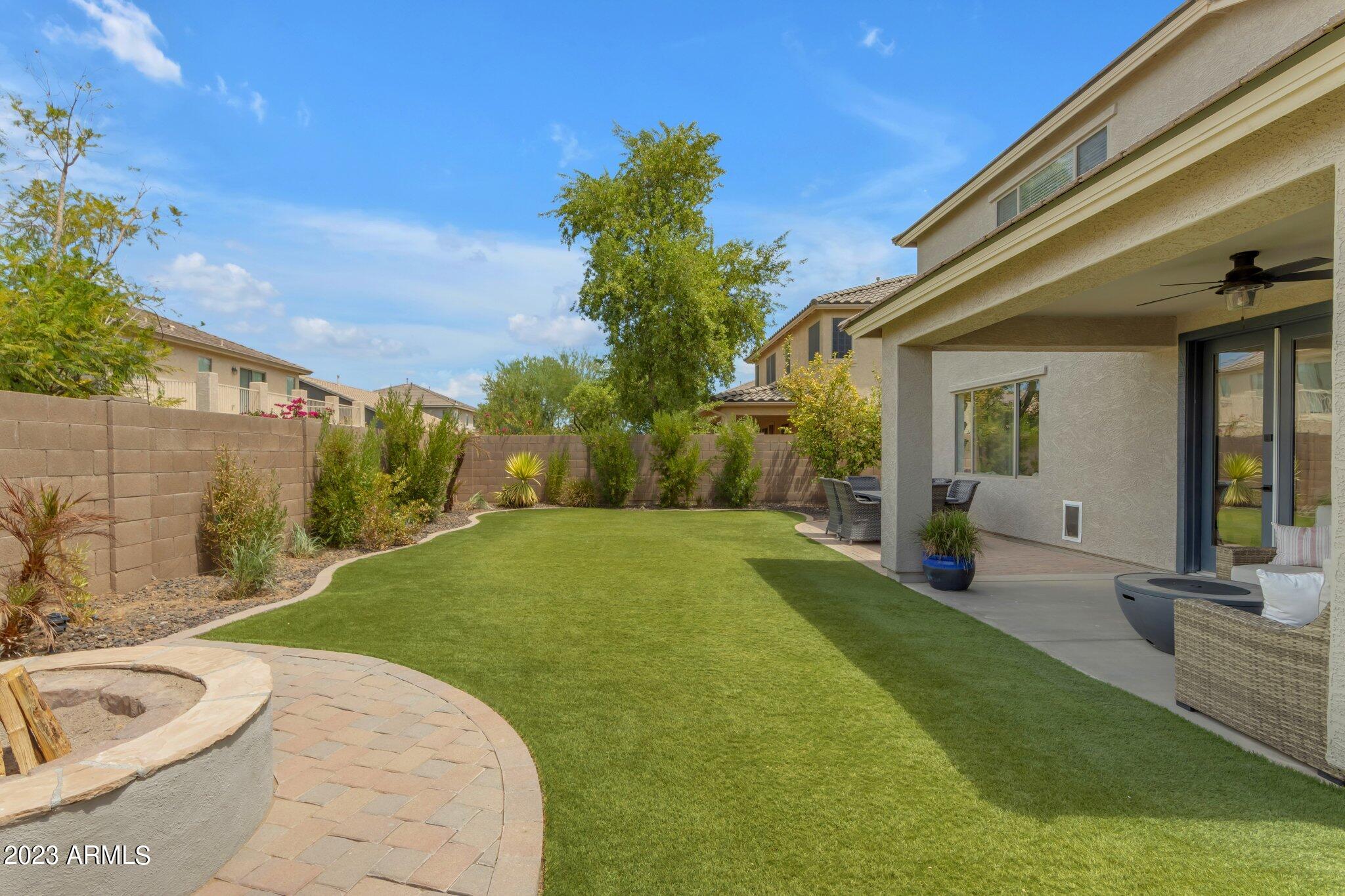 3332 E RAVENSWOOD Drive