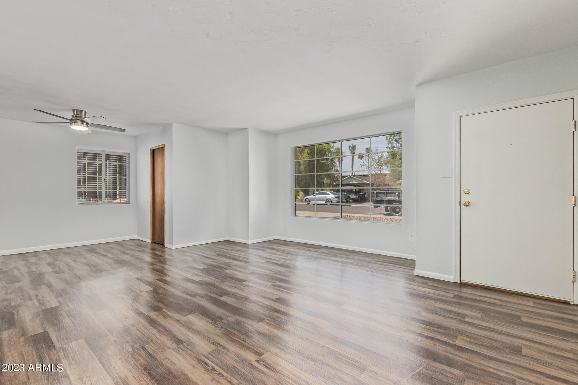 1321 W MARIPOSA Street