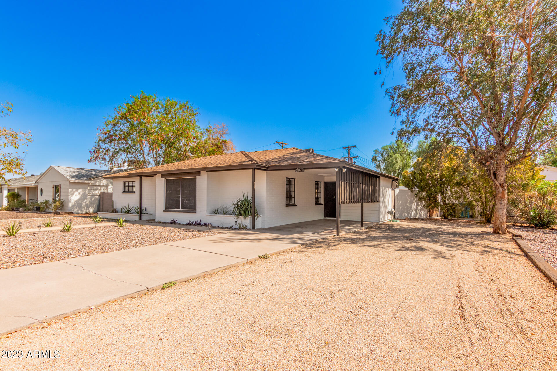 1321 W MARIPOSA Street