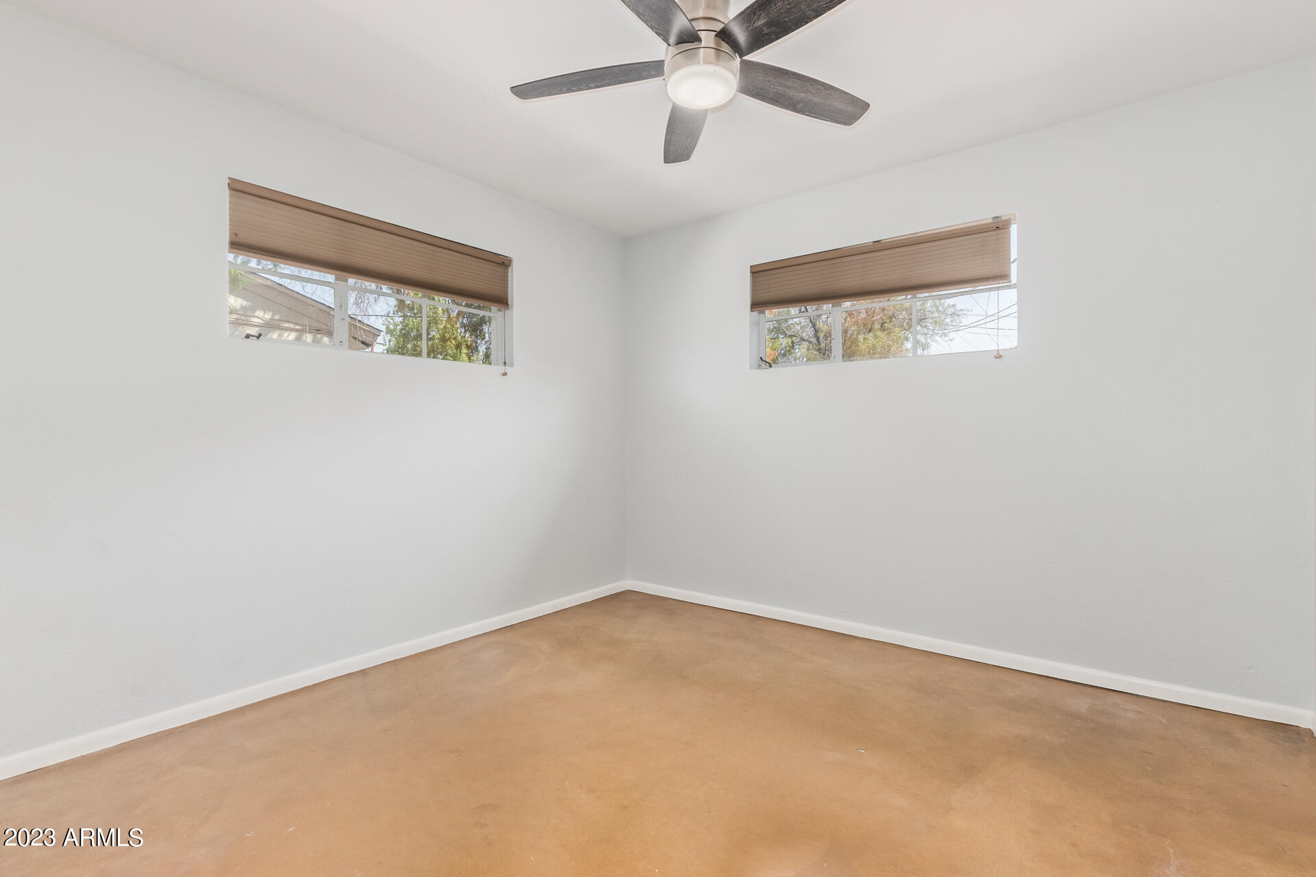 1321 W MARIPOSA Street