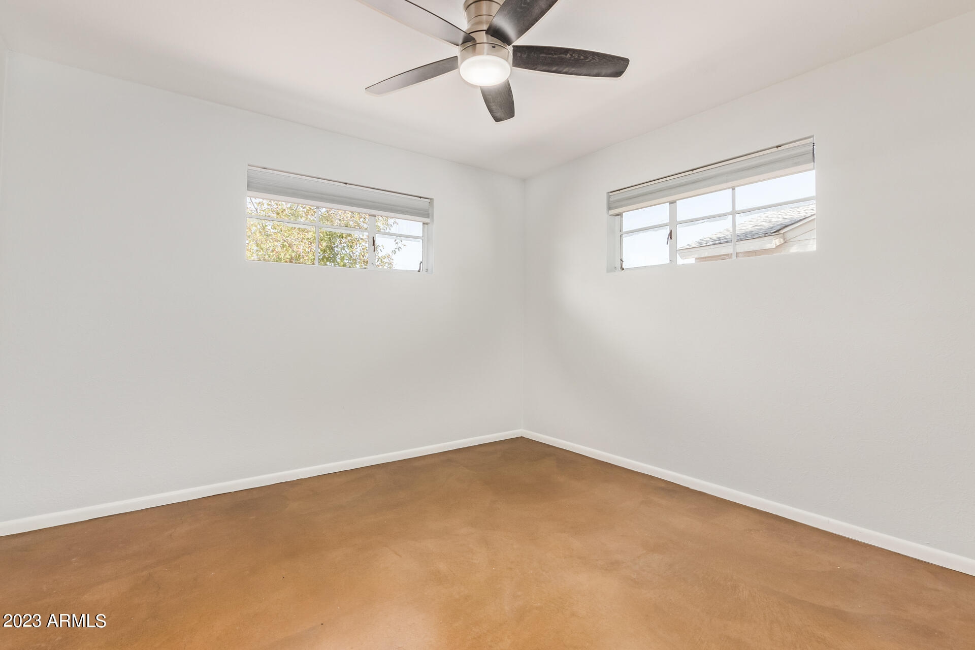 1321 W MARIPOSA Street