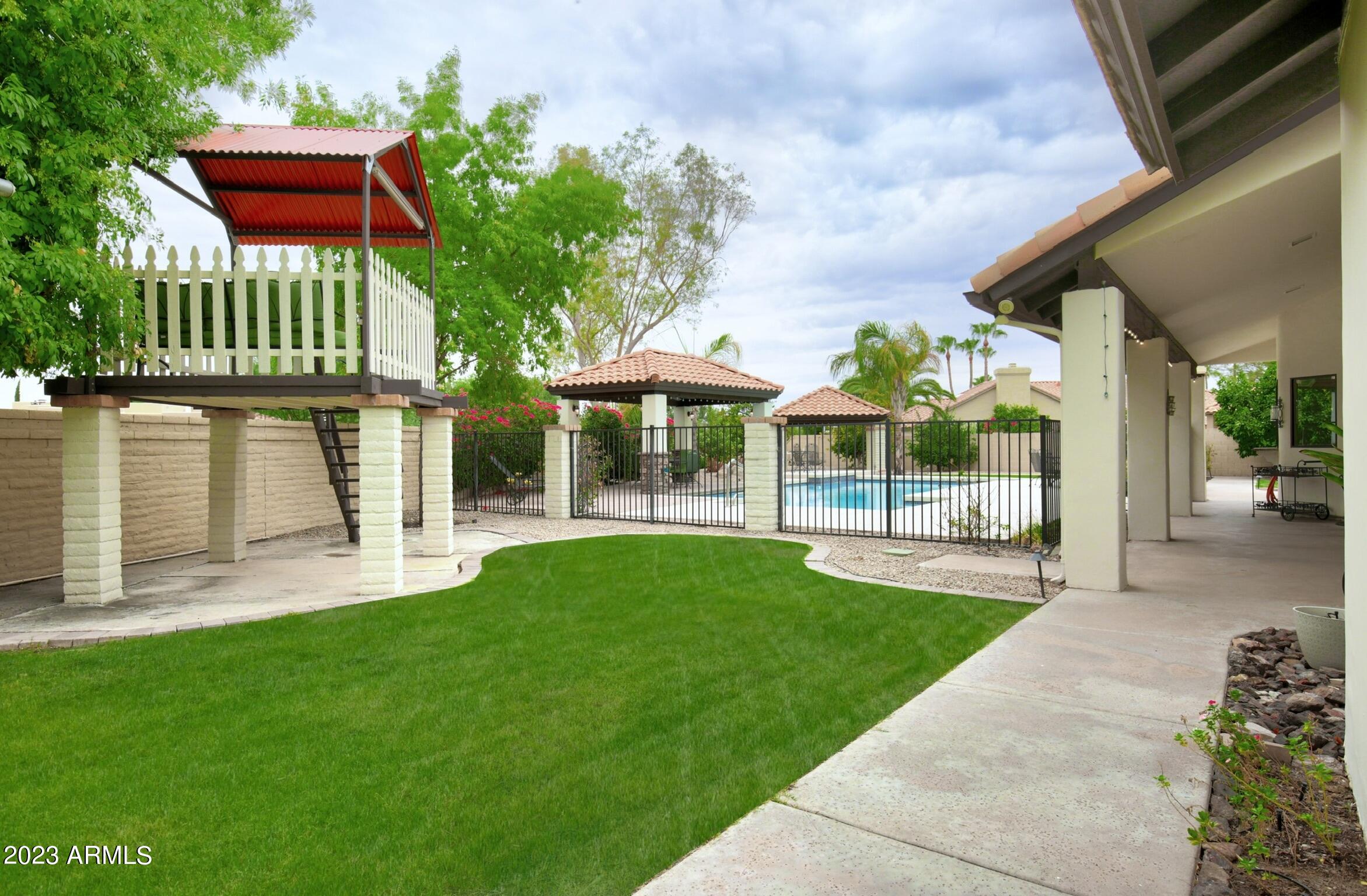 9891 E WINDROSE Drive