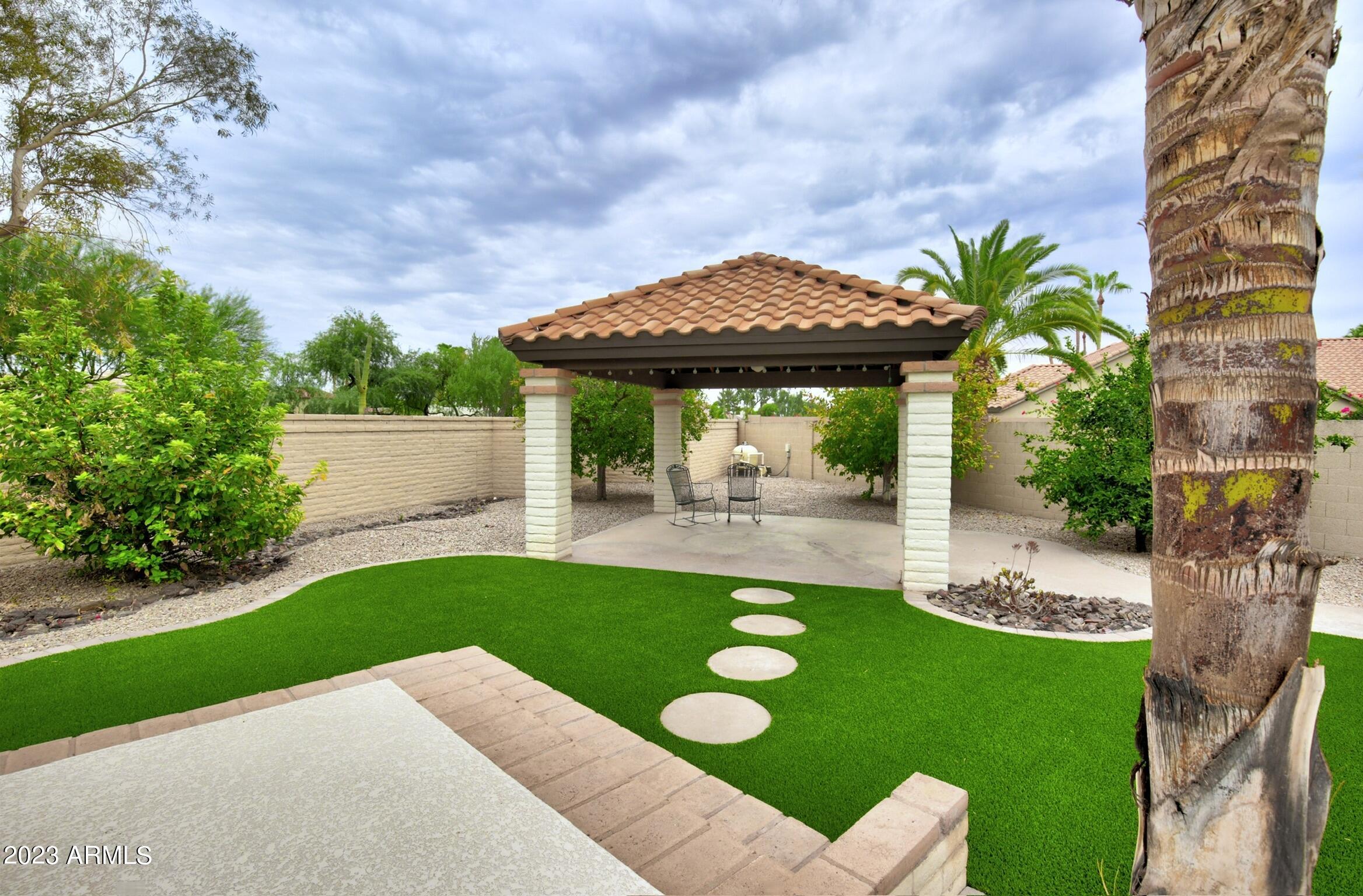 9891 E WINDROSE Drive