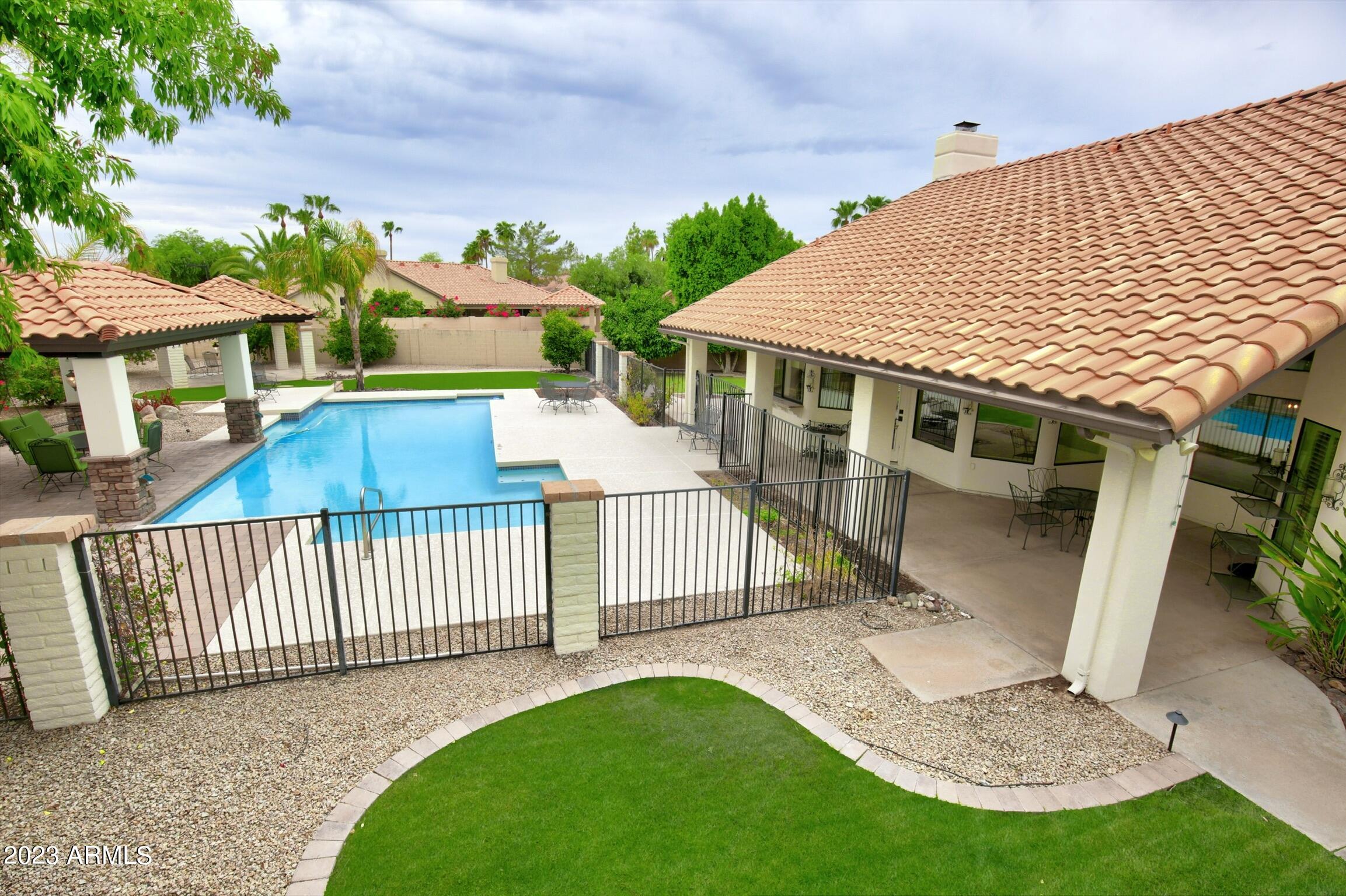 9891 E WINDROSE Drive