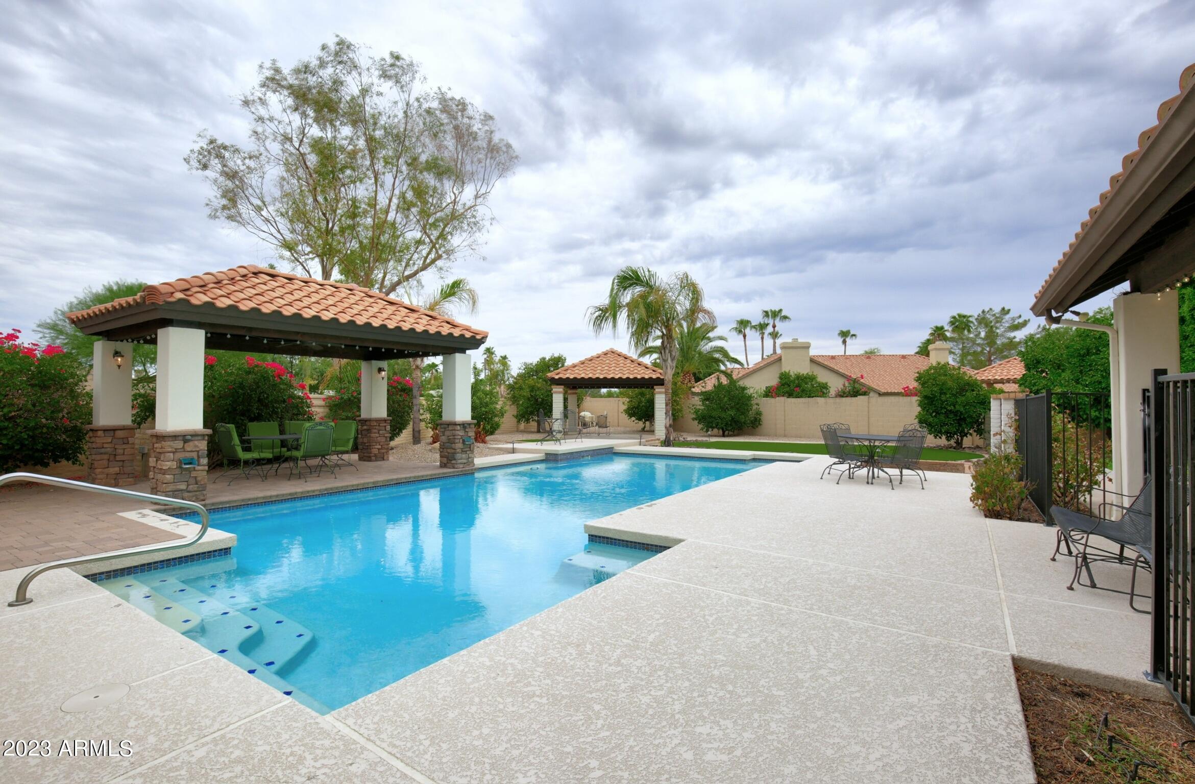 9891 E WINDROSE Drive