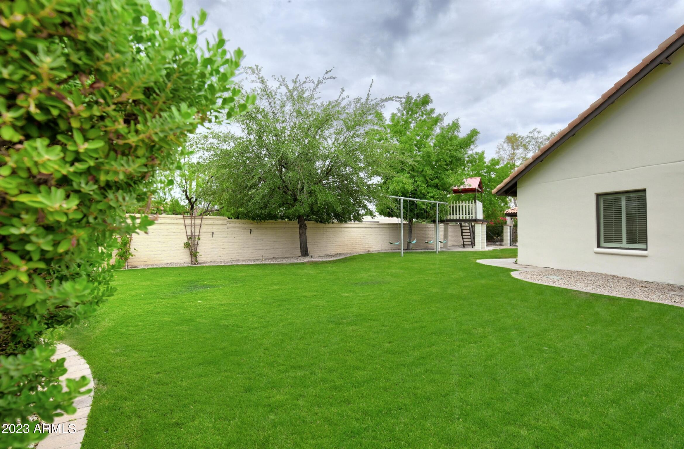 9891 E WINDROSE Drive