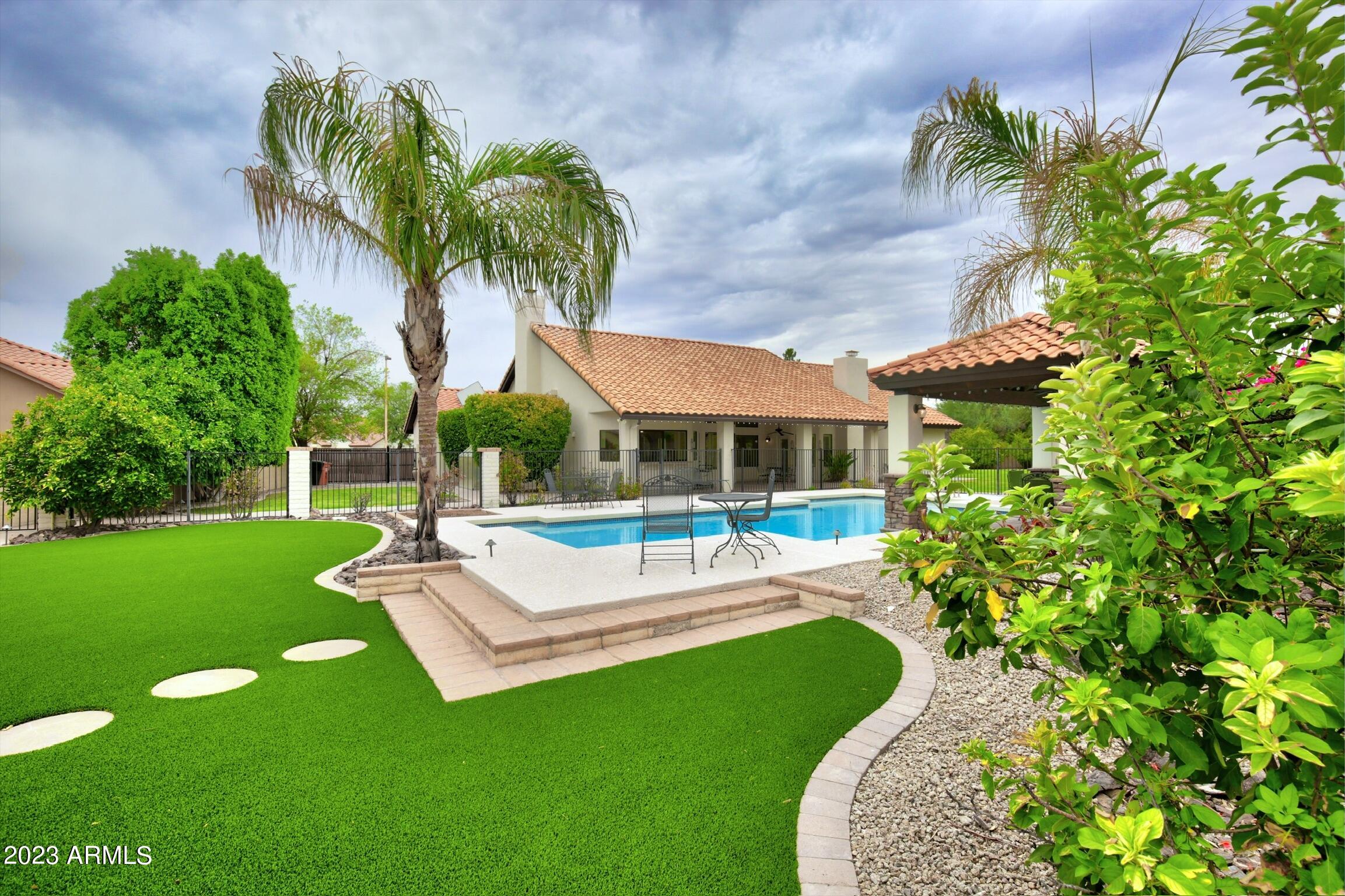 9891 E WINDROSE Drive