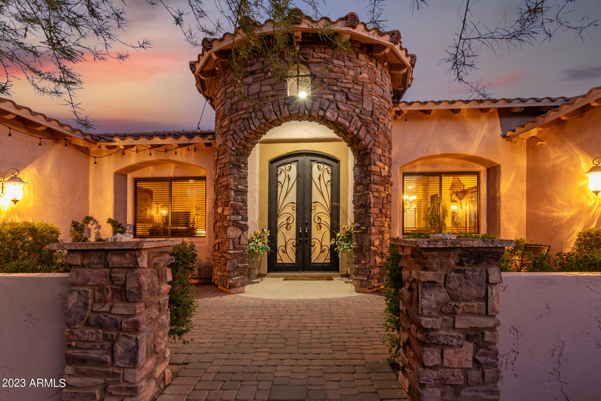 5837 E MARK Lane