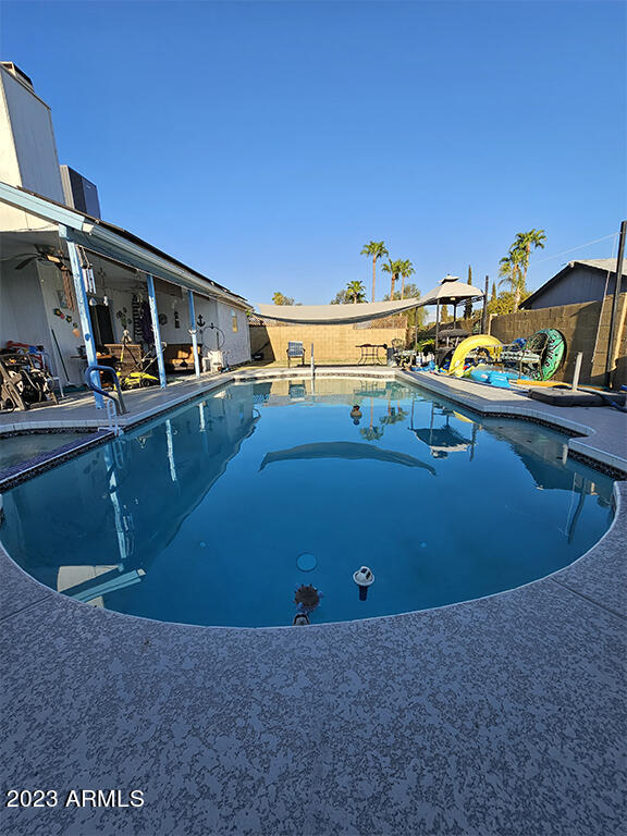 13 W MICHELLE Drive