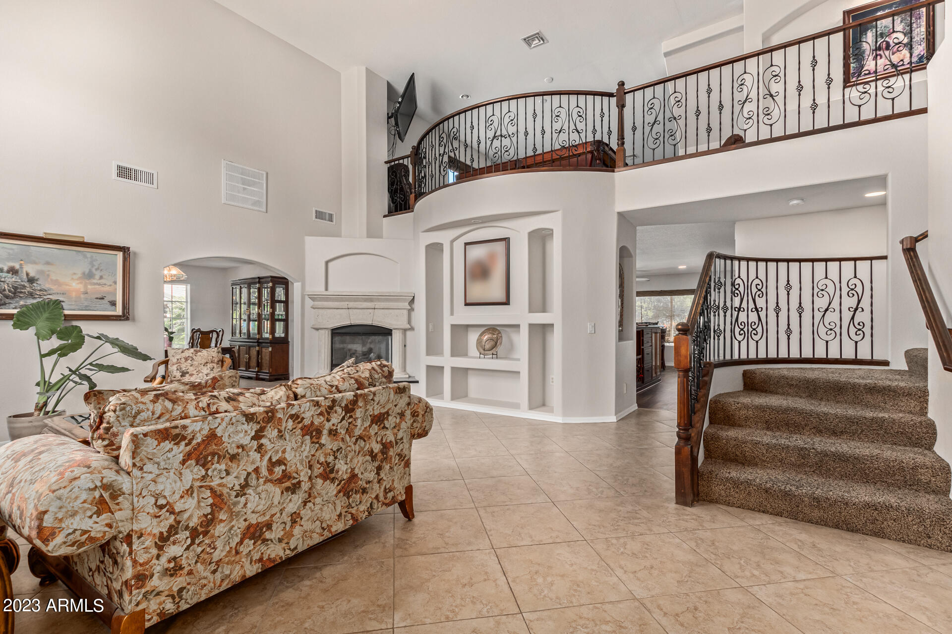 3157 E ROBIN Lane