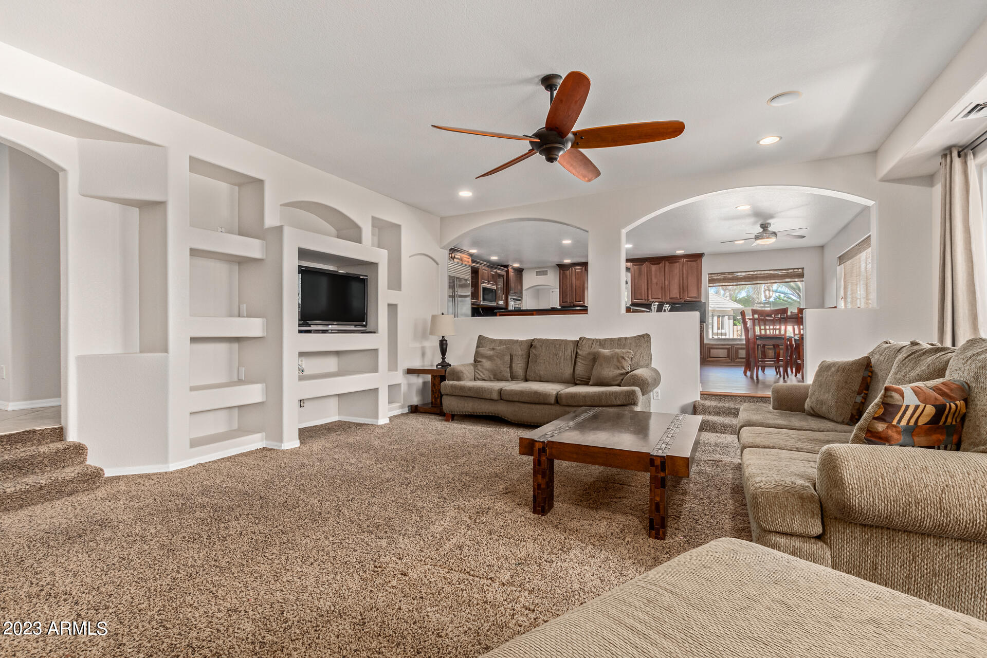 3157 E ROBIN Lane