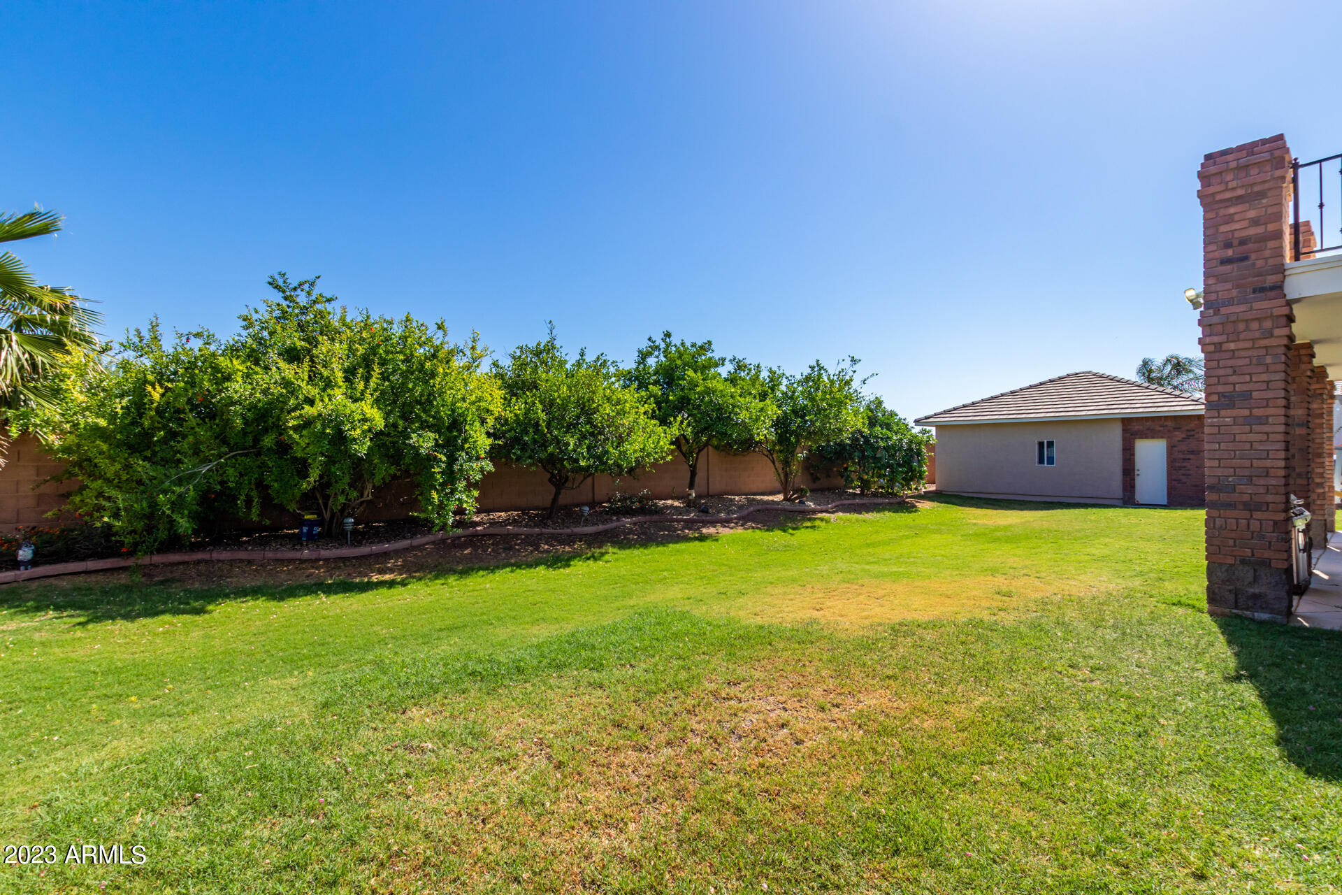 3157 E ROBIN Lane