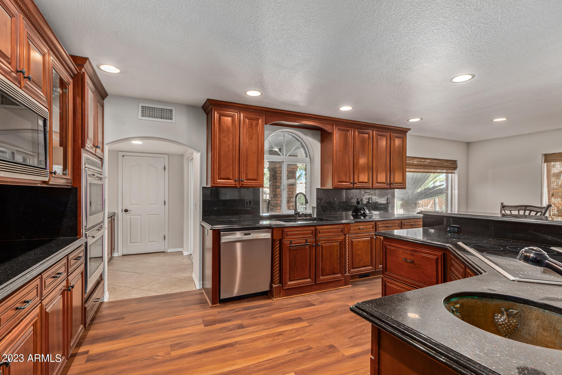 3157 E ROBIN Lane