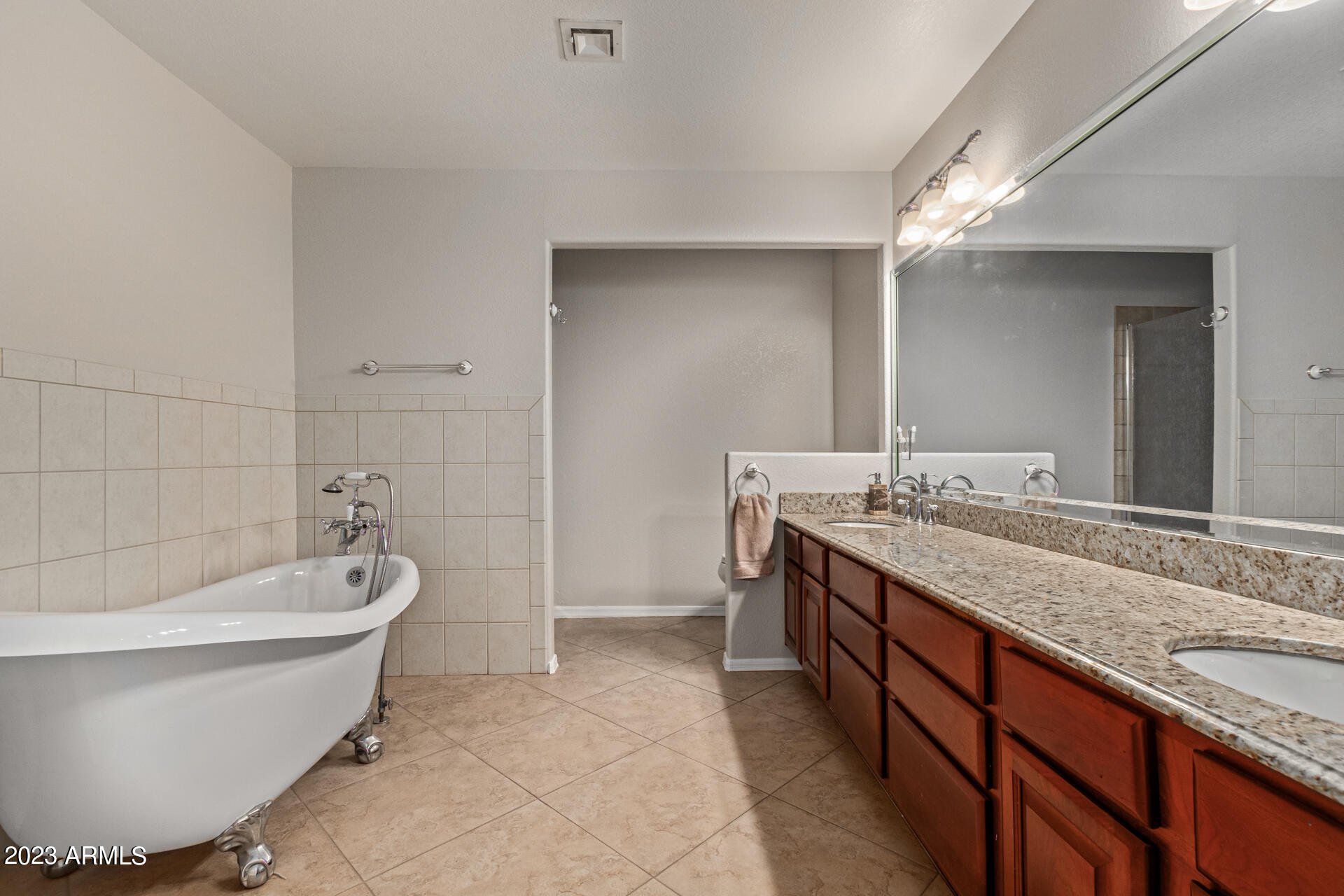3157 E ROBIN Lane