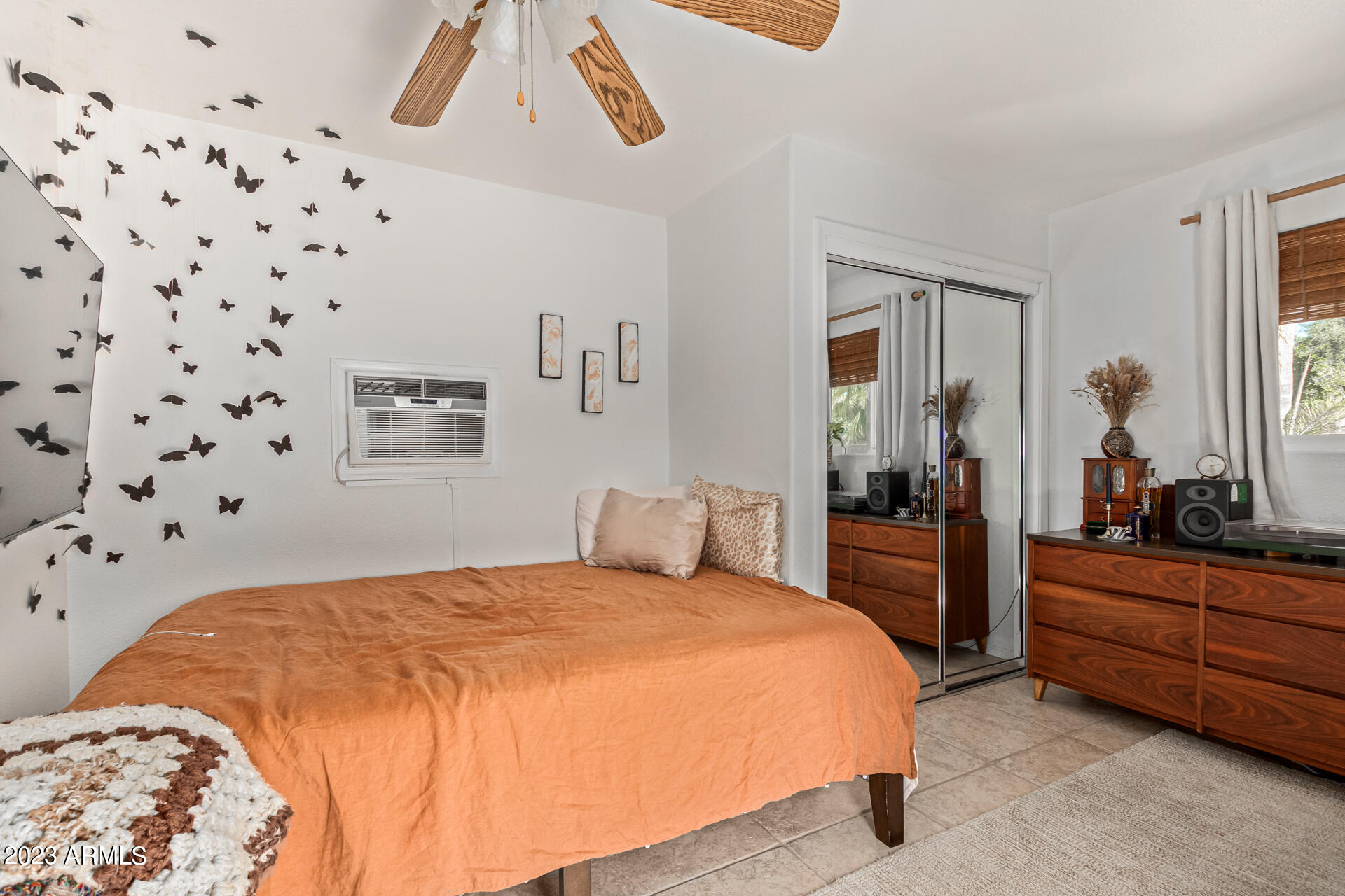 3157 E ROBIN Lane