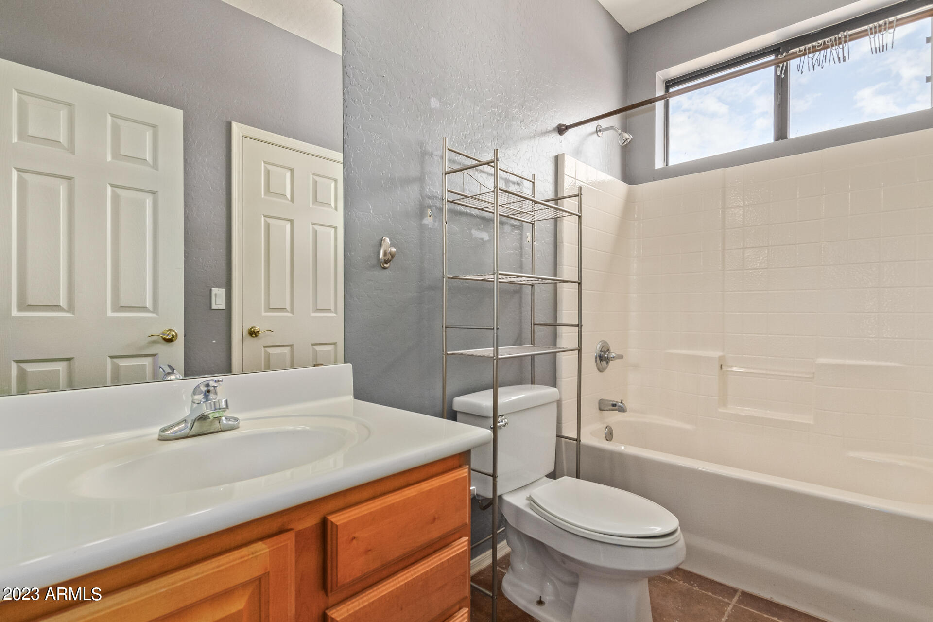 121 N SILVERWOOD Drive